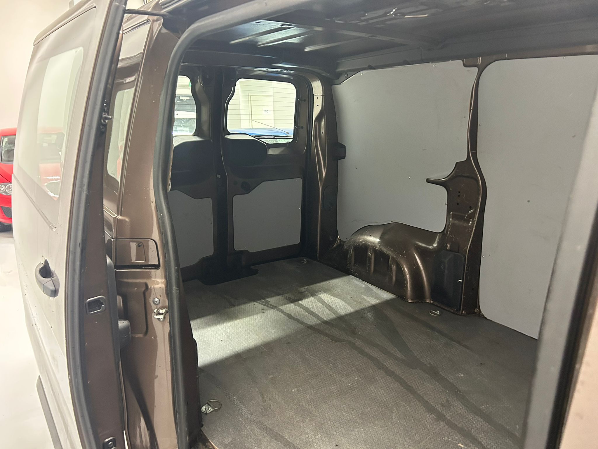 
								Citroen Jumpy BlueHDi 180 M Automaatti full									