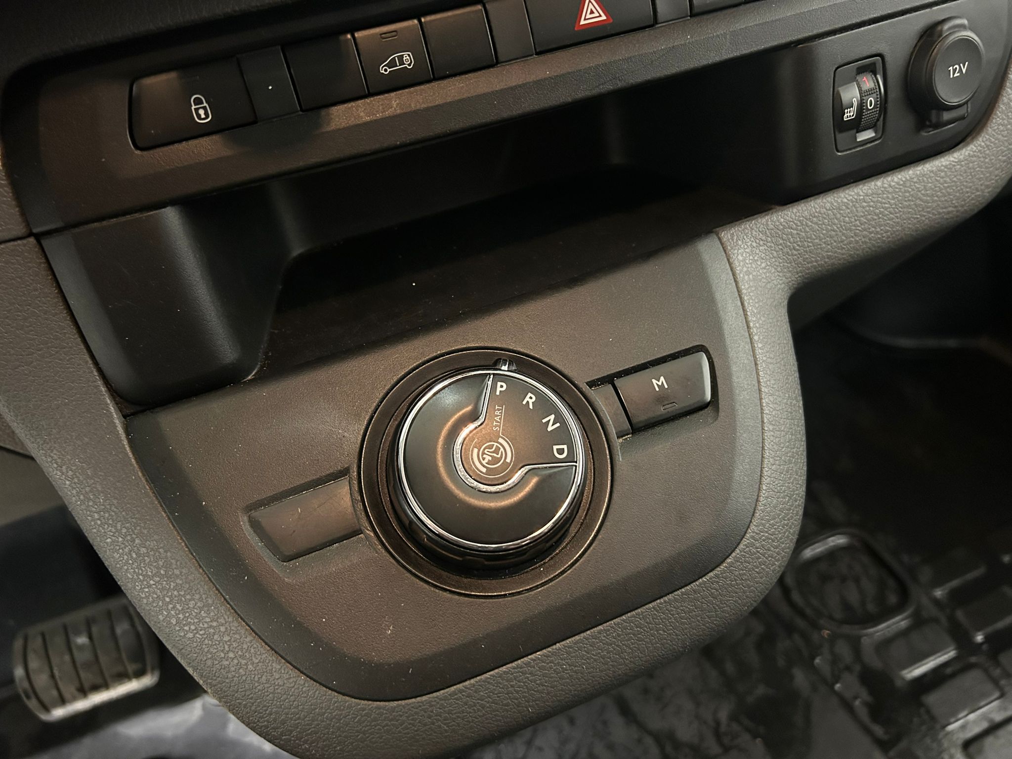 
								Citroen Jumpy BlueHDi 180 M Automaatti full									