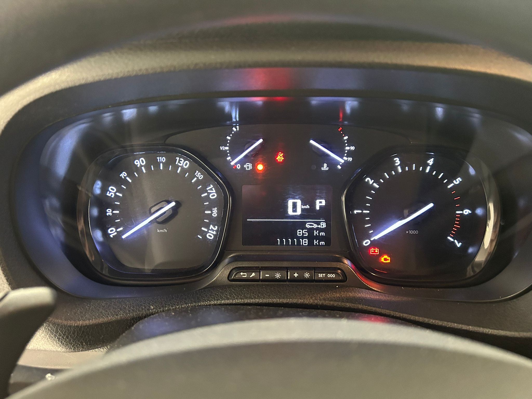 
								Citroen Jumpy BlueHDi 180 M Automaatti full									