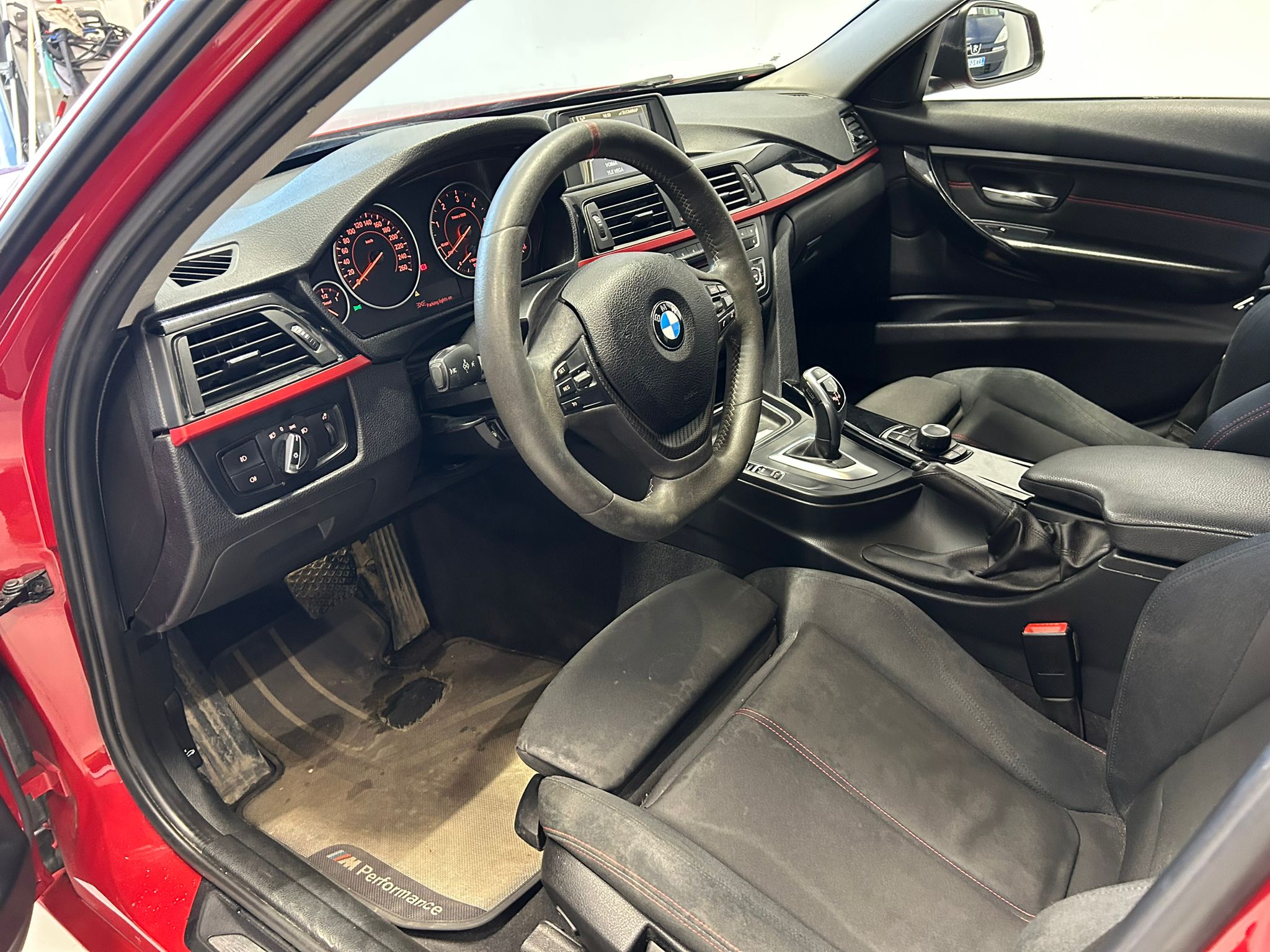 
								BMW 320 TwinPower Turbo A F30 Sedan Sport Line full									