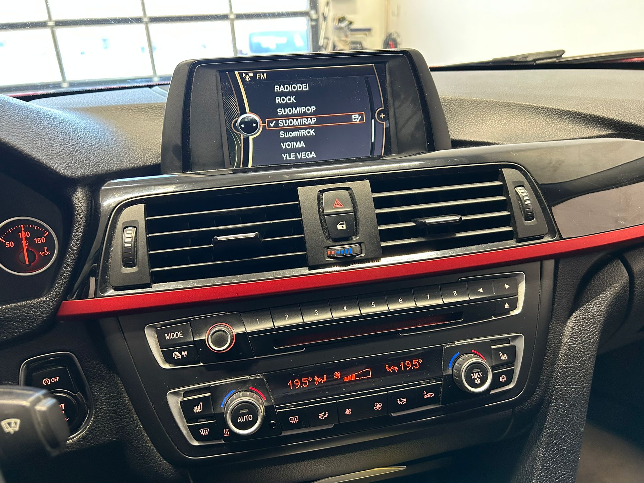 
								BMW 320 TwinPower Turbo A F30 Sedan Sport Line full									