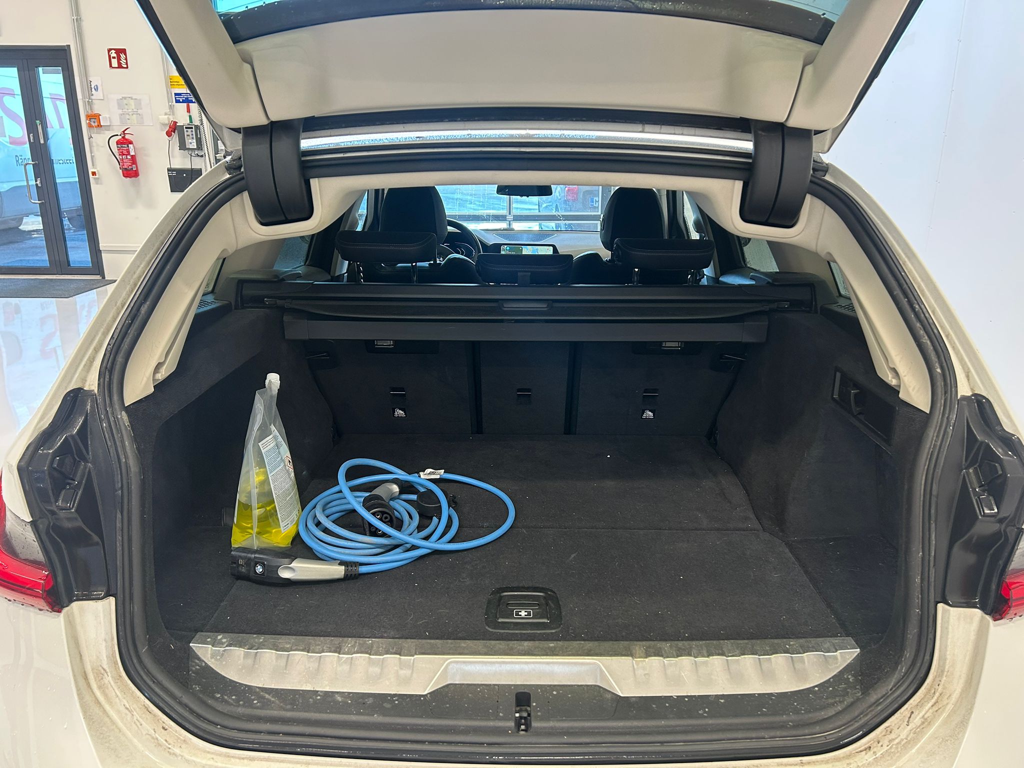 
								BMW 330 G21 Touring 330e xDrive A Charged Edition Sportline full									