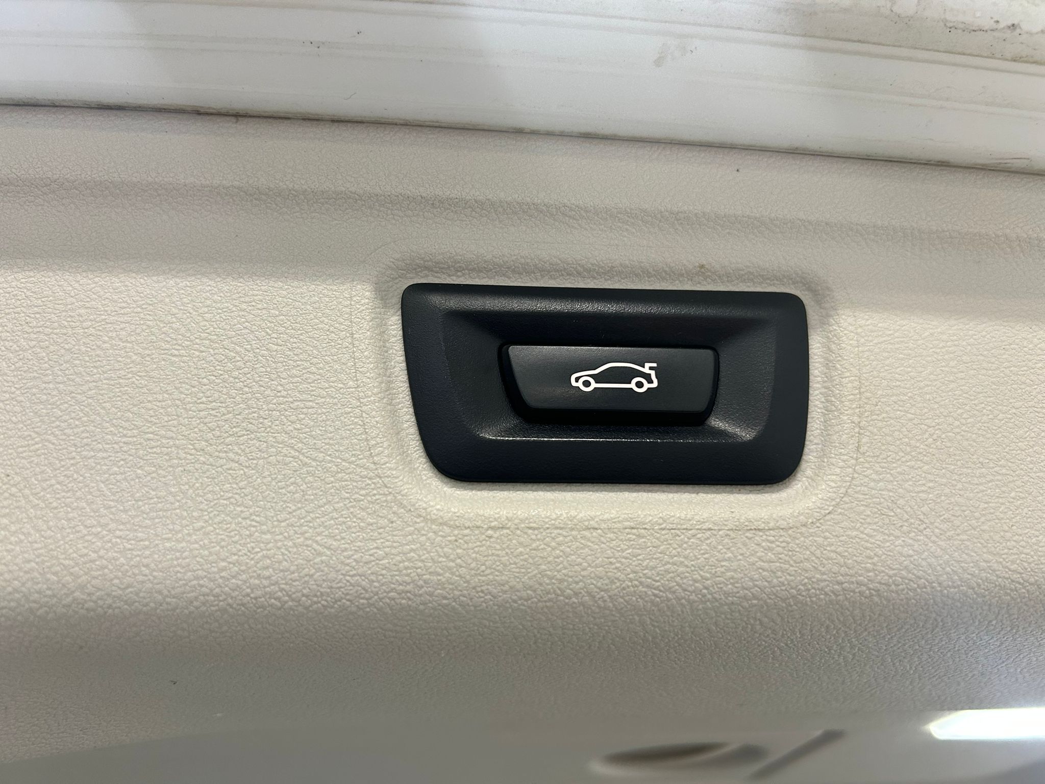 
								BMW 330 G21 Touring 330e xDrive A Charged Edition Sportline full									