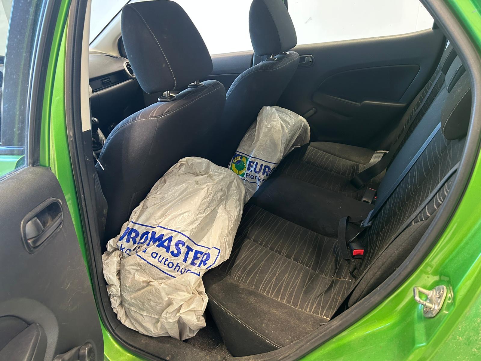 
								Mazda 2 1,3 Classic 5MT 5ov Z01 full									