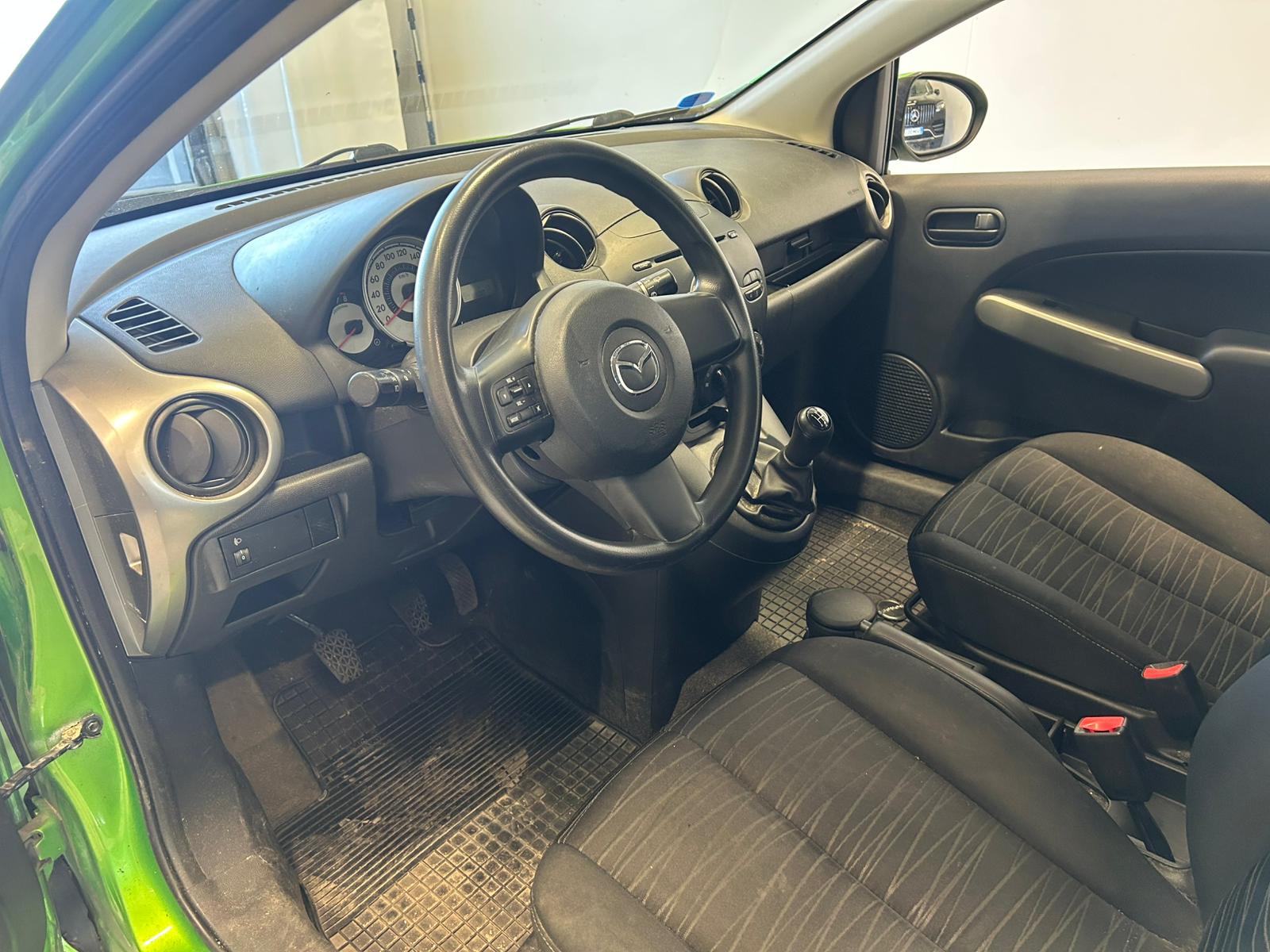 
								Mazda 2 1,3 Classic 5MT 5ov Z01 full									