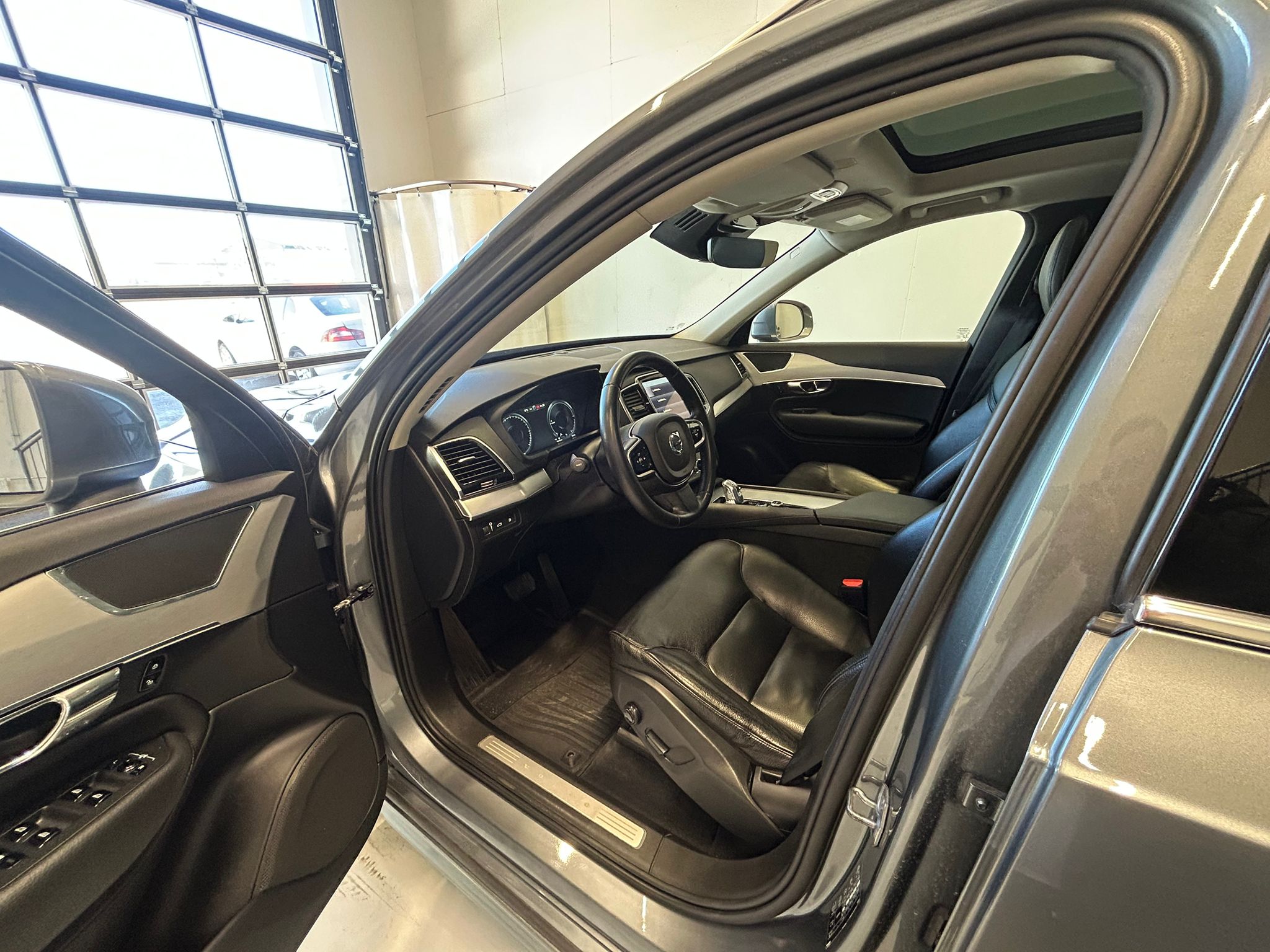 
								Volvo XC90 T8 Twin Engine AWD Momentum aut full									