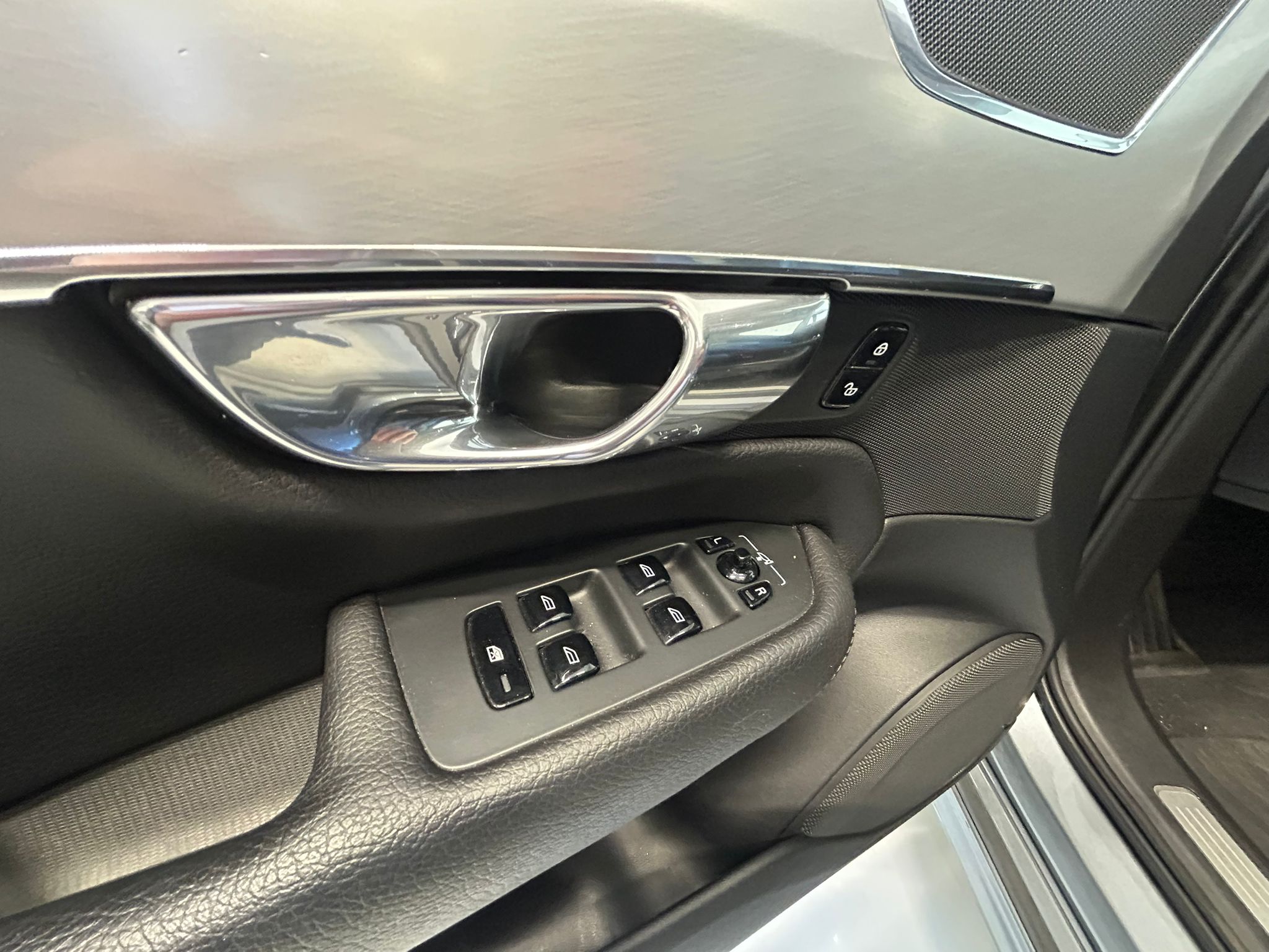 
								Volvo XC90 T8 Twin Engine AWD Momentum aut full									