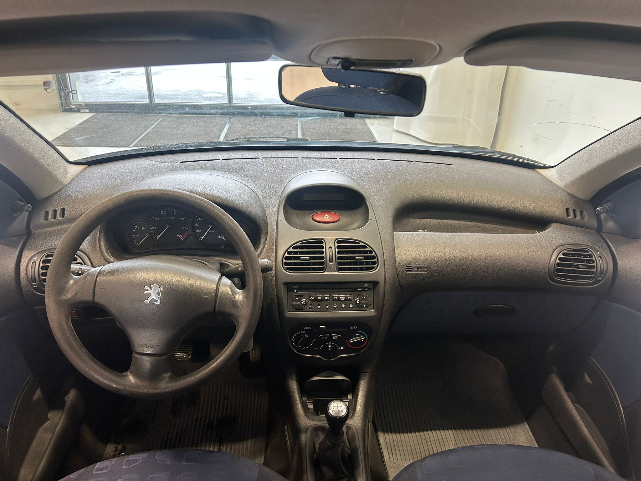 
								Peugeot 206 1.4 S-edition 5ov full									
