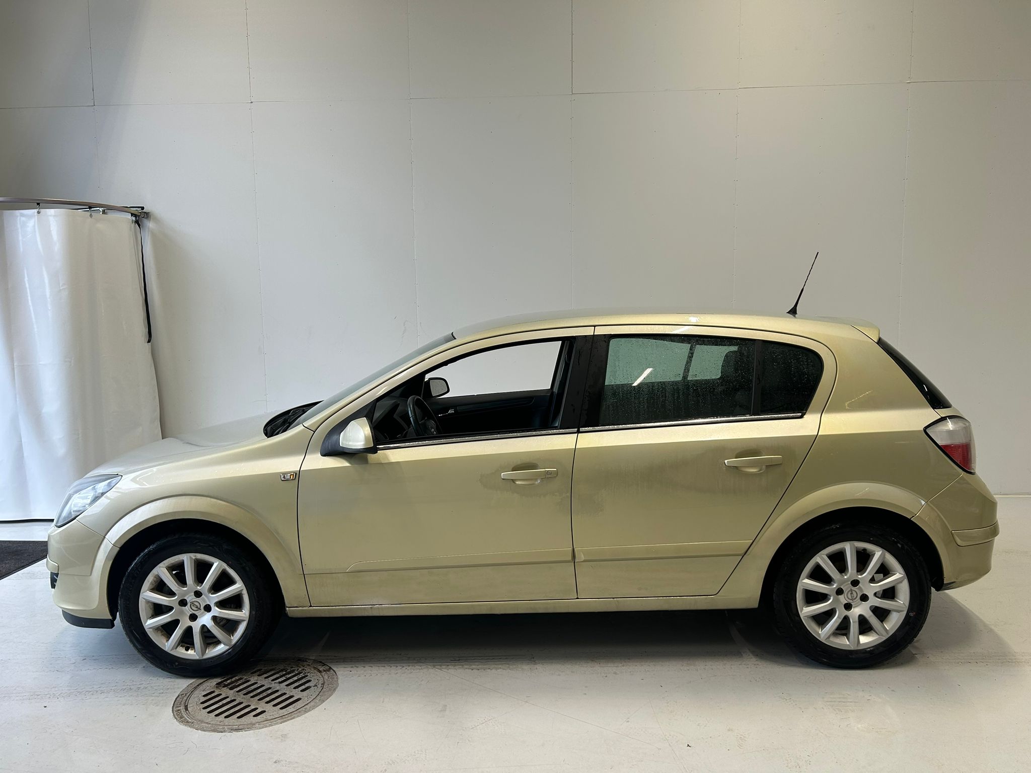 Opel Astra 1,6 Twinport Cosmo 5d