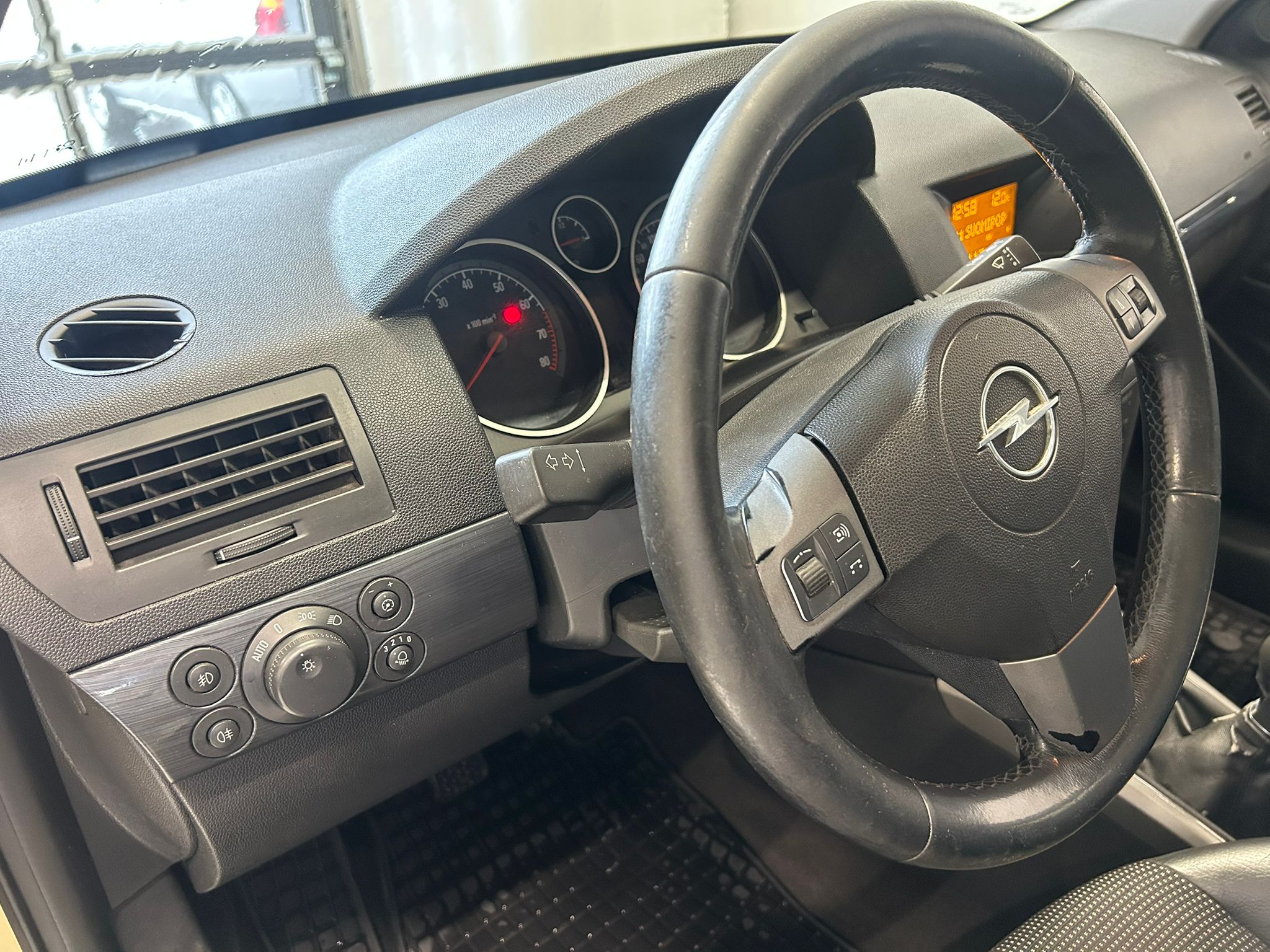 
								Opel Astra 1,6 Twinport Cosmo 5d full									