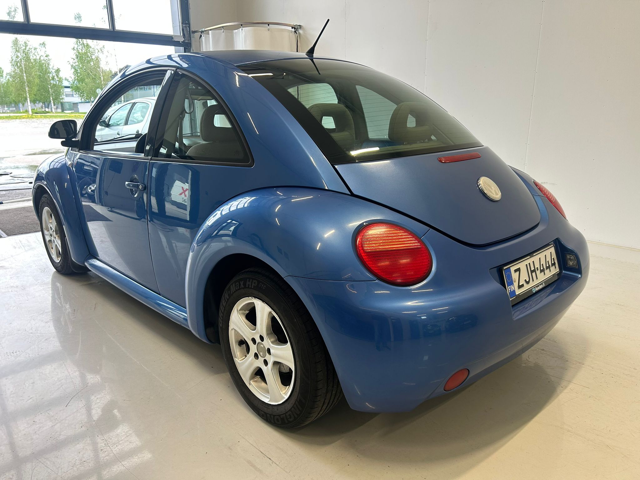 
								Volkswagen New Beetle 2.0 85kw full									