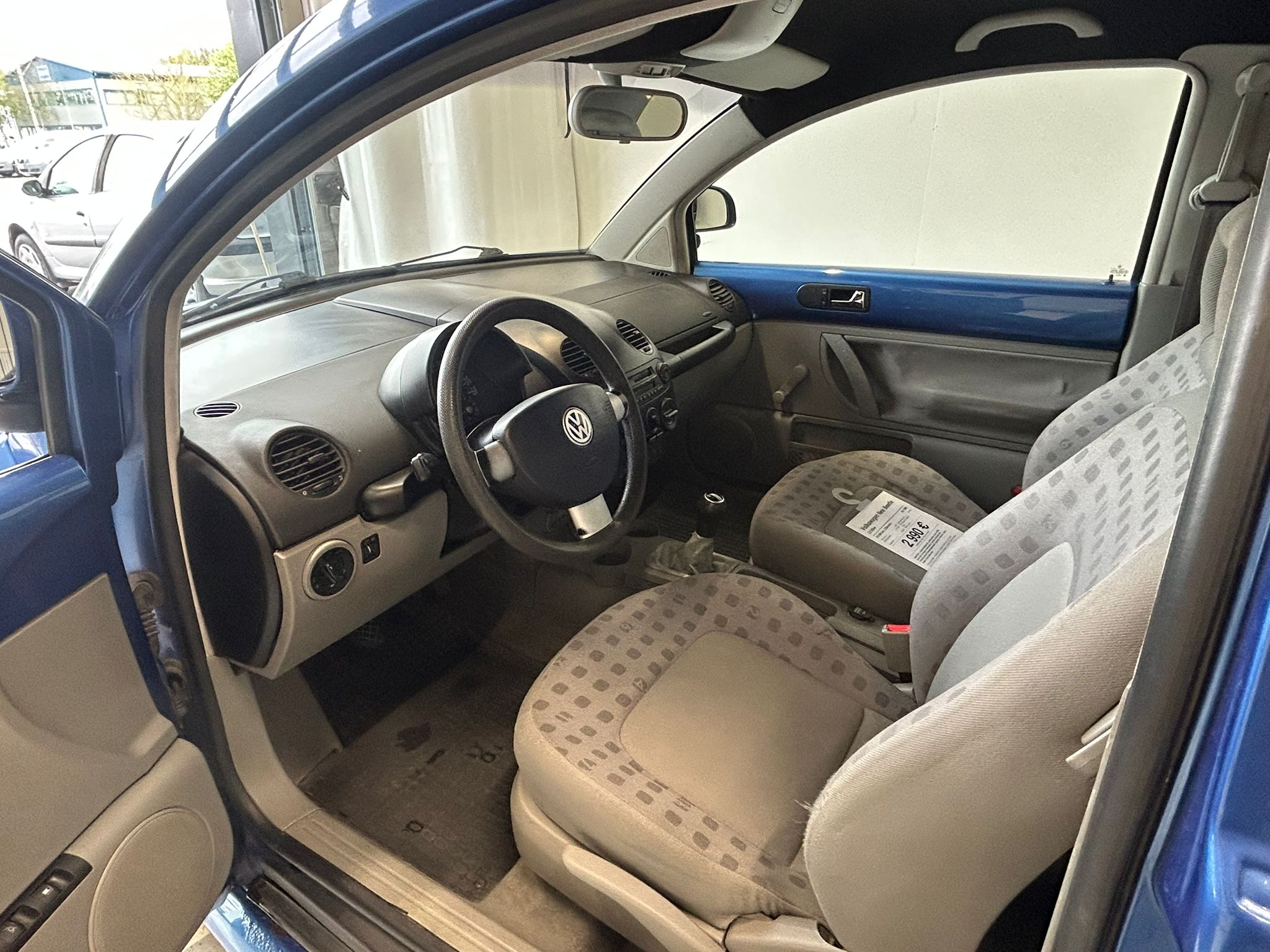 
								Volkswagen New Beetle 2.0 85kw full									