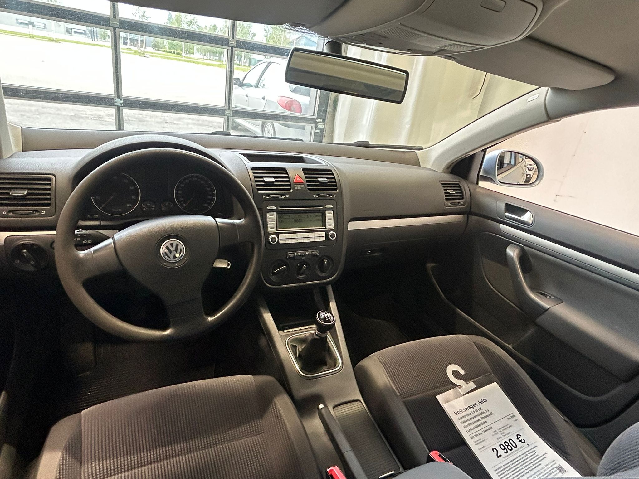
								Volkswagen Jetta Comfortline 1,6 85 kW full									