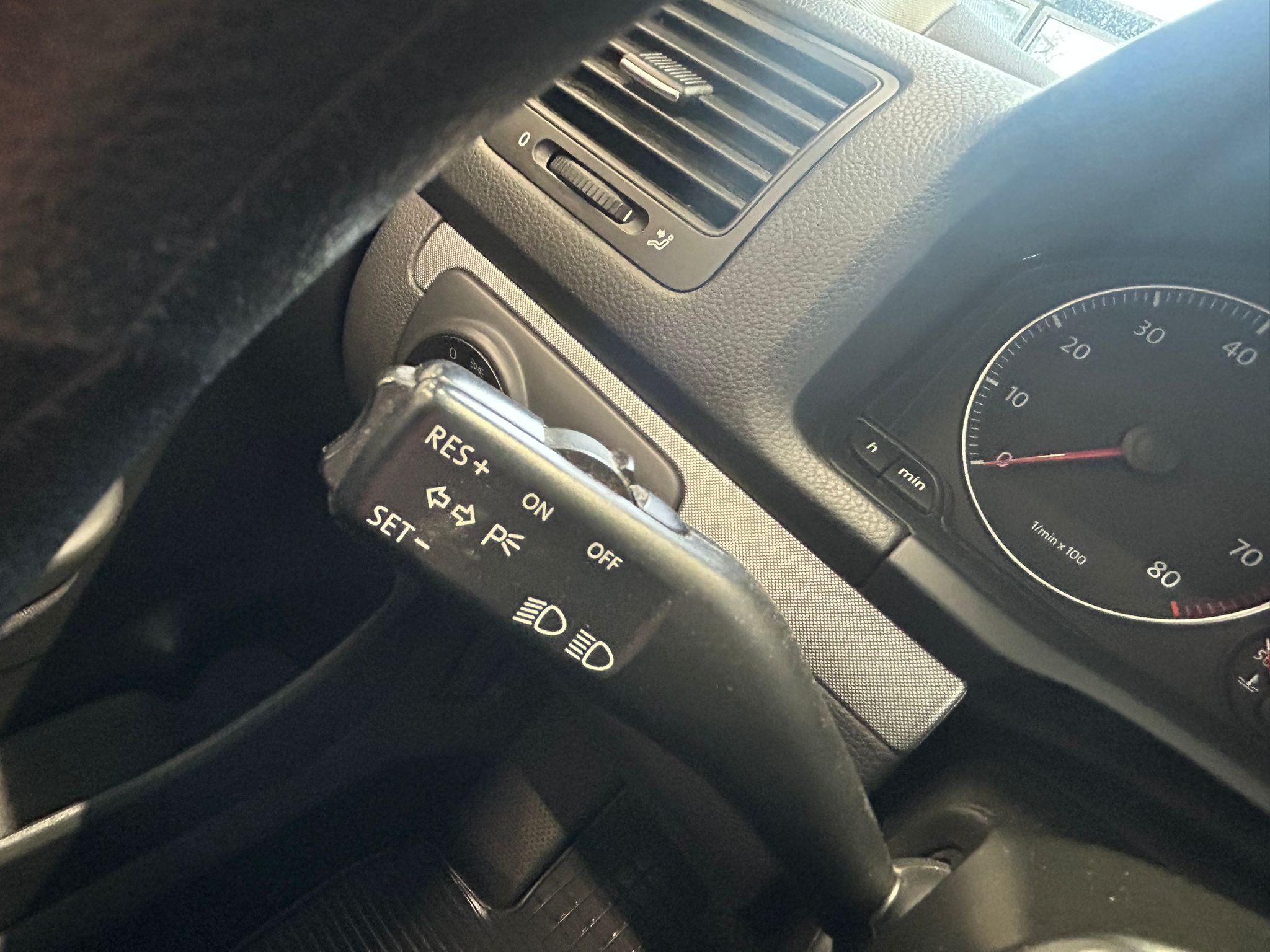
								Volkswagen Jetta Comfortline 1,6 85 kW full									