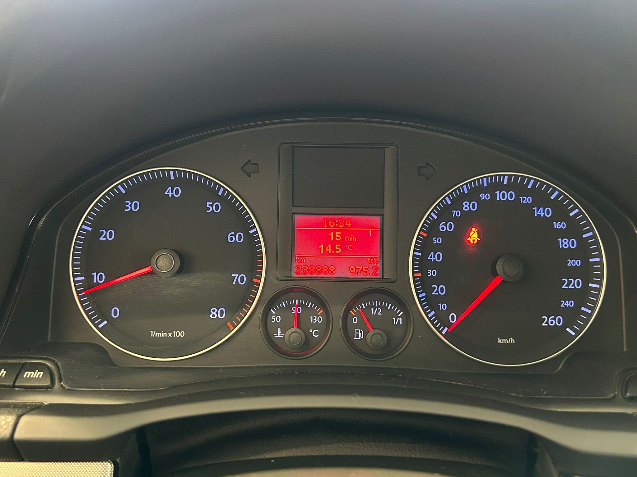 
								Volkswagen Jetta Comfortline 1,6 85 kW full									