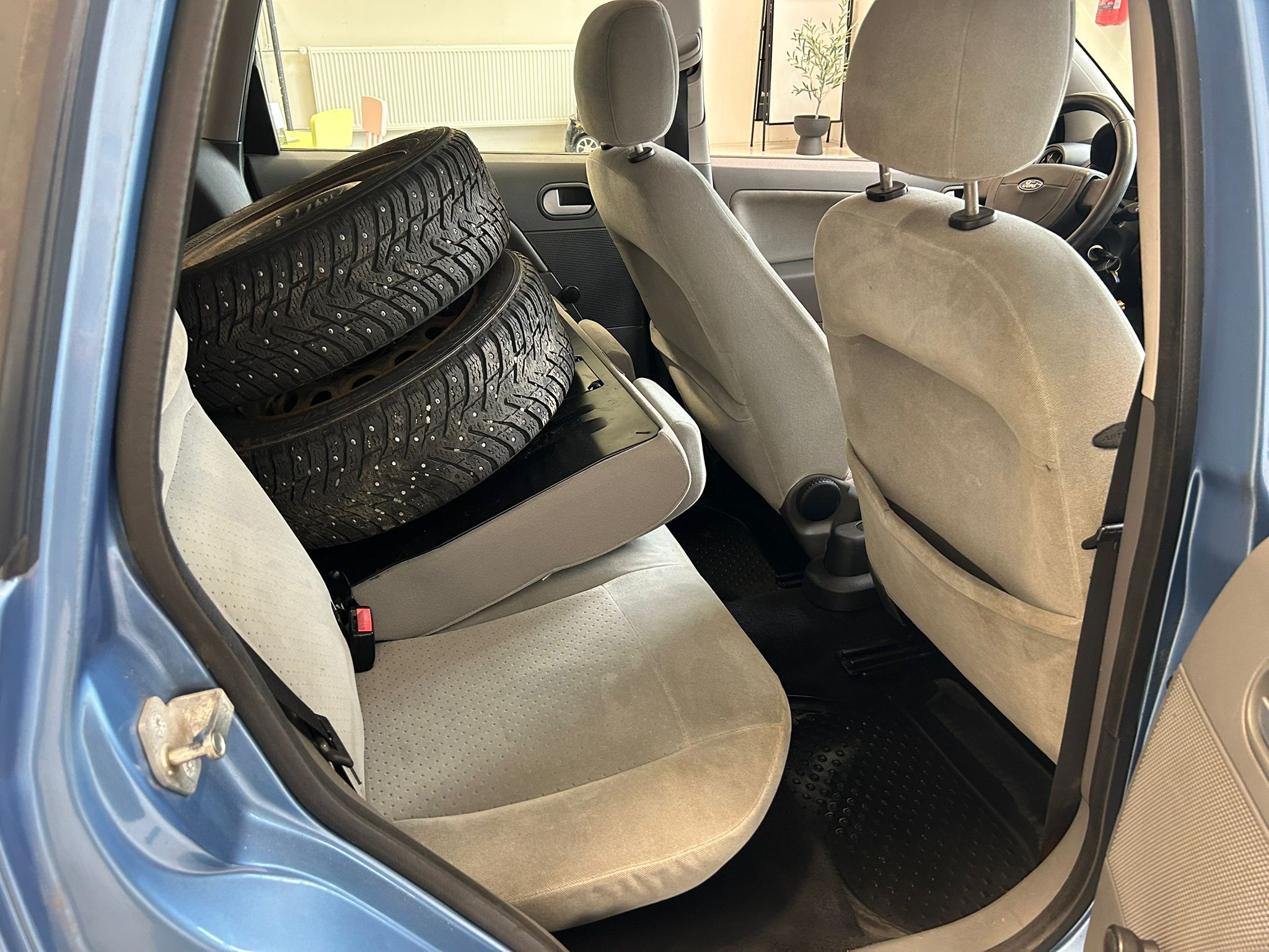 
								Ford Fiesta 1,4i 80hv Ghia 5d full									