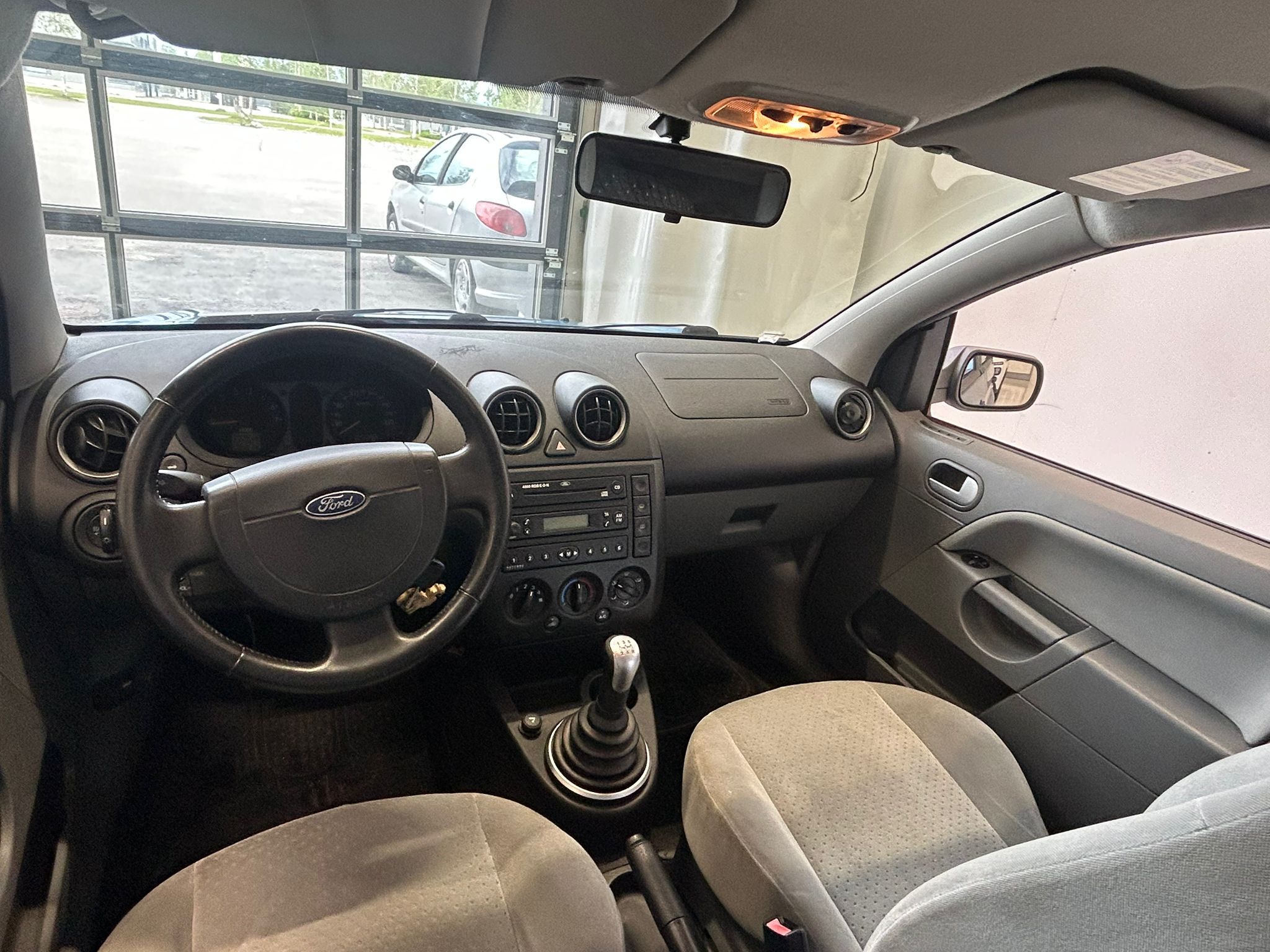 
								Ford Fiesta 1,4i 80hv Ghia 5d full									