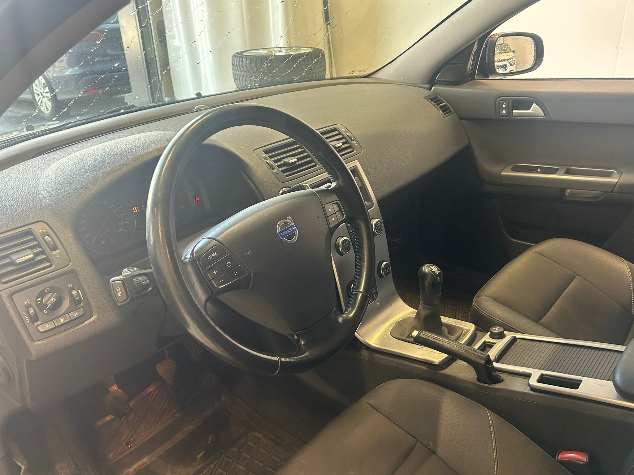 
								Volvo V50 2,0D (136 hv) Kinetic man full									