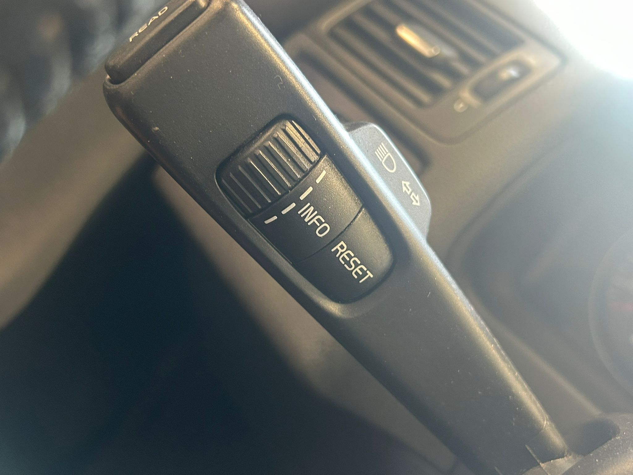
								Volvo V50 2,0D (136 hv) Kinetic man full									
