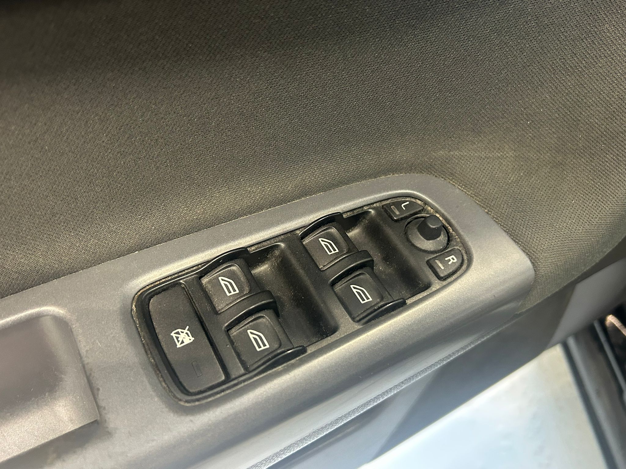 
								Volvo V50 2,0D (136 hv) Kinetic man full									