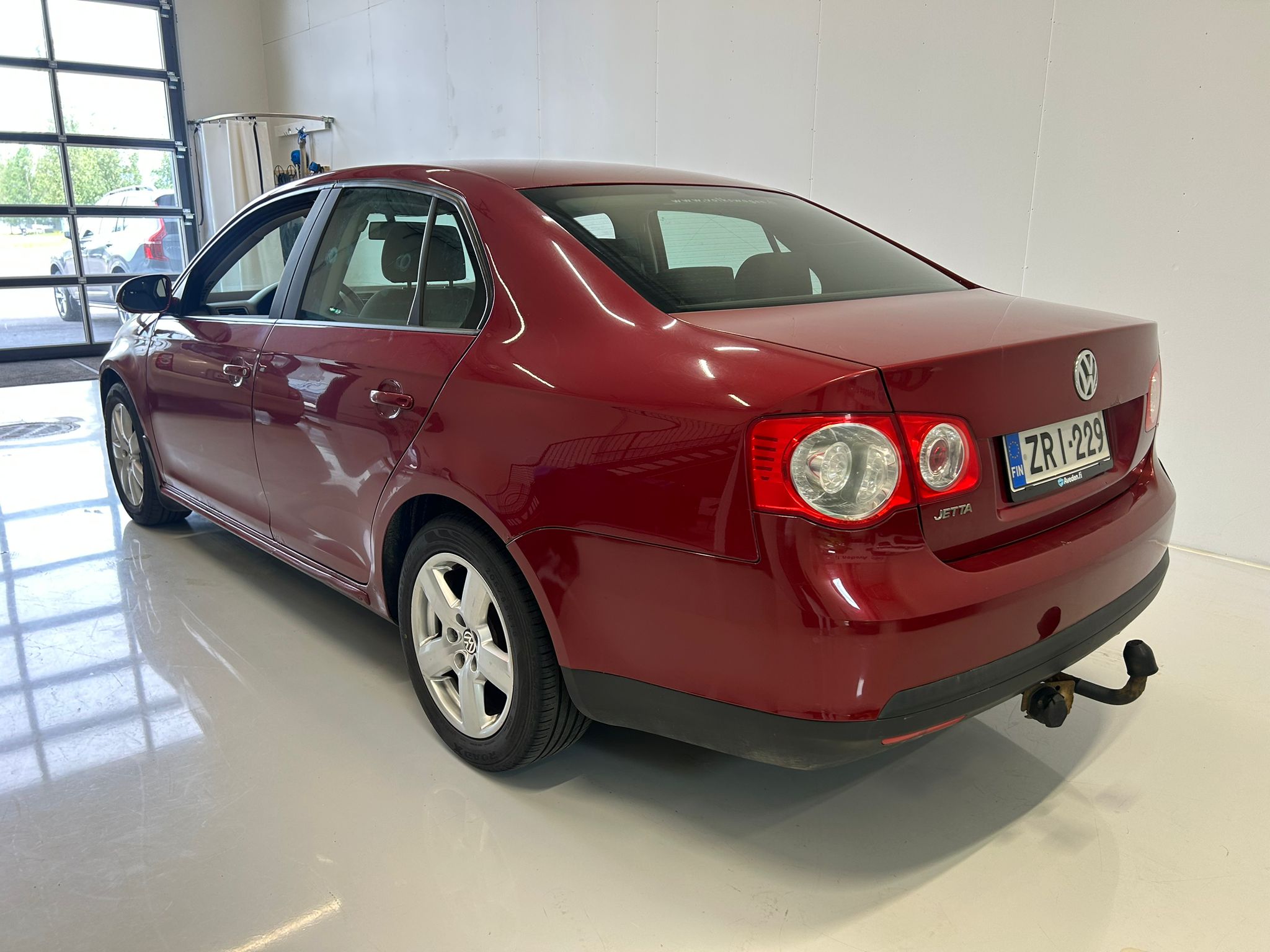 
								Volkswagen Jetta Trendline 1,6 75 kW full									