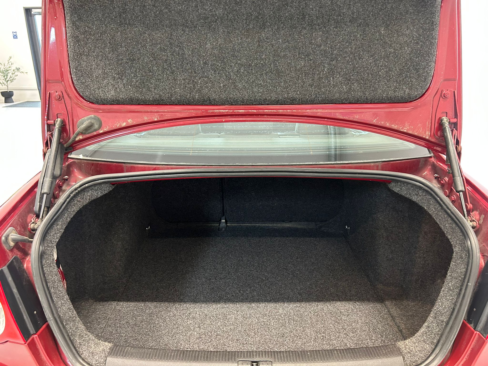 
								Volkswagen Jetta Trendline 1,6 75 kW full									