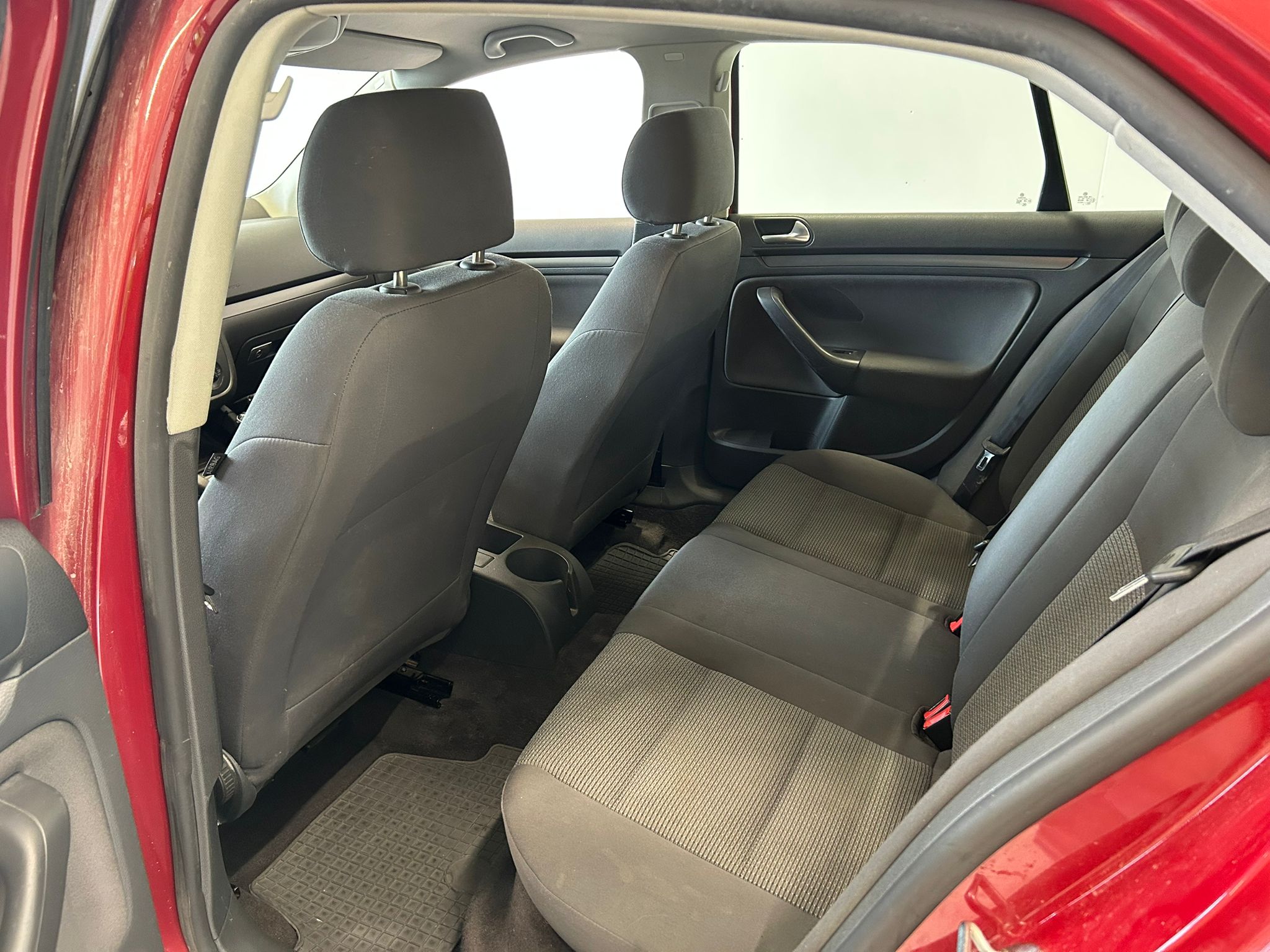 
								Volkswagen Jetta Trendline 1,6 75 kW full									