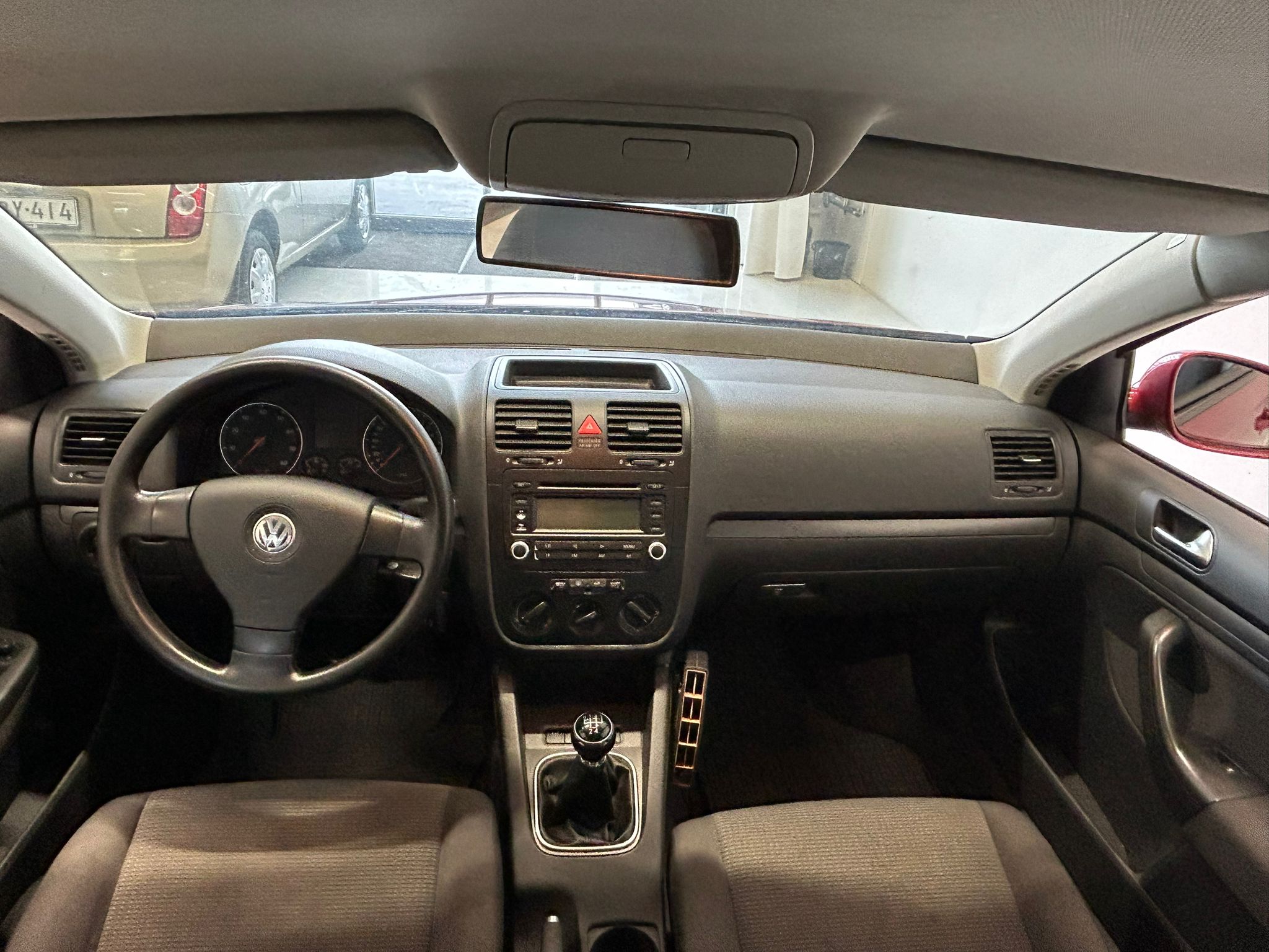 
								Volkswagen Jetta Trendline 1,6 75 kW full									