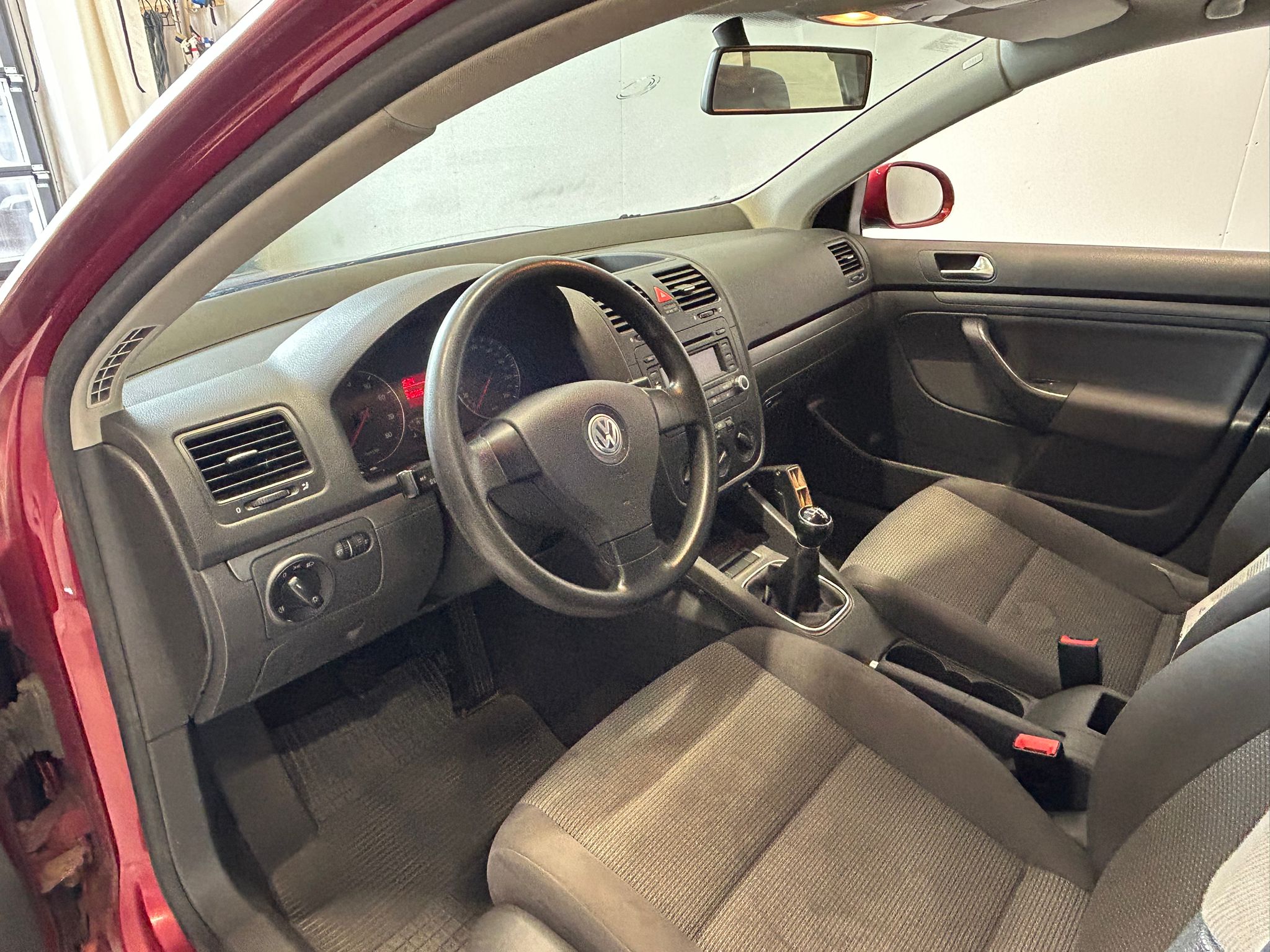 
								Volkswagen Jetta Trendline 1,6 75 kW full									