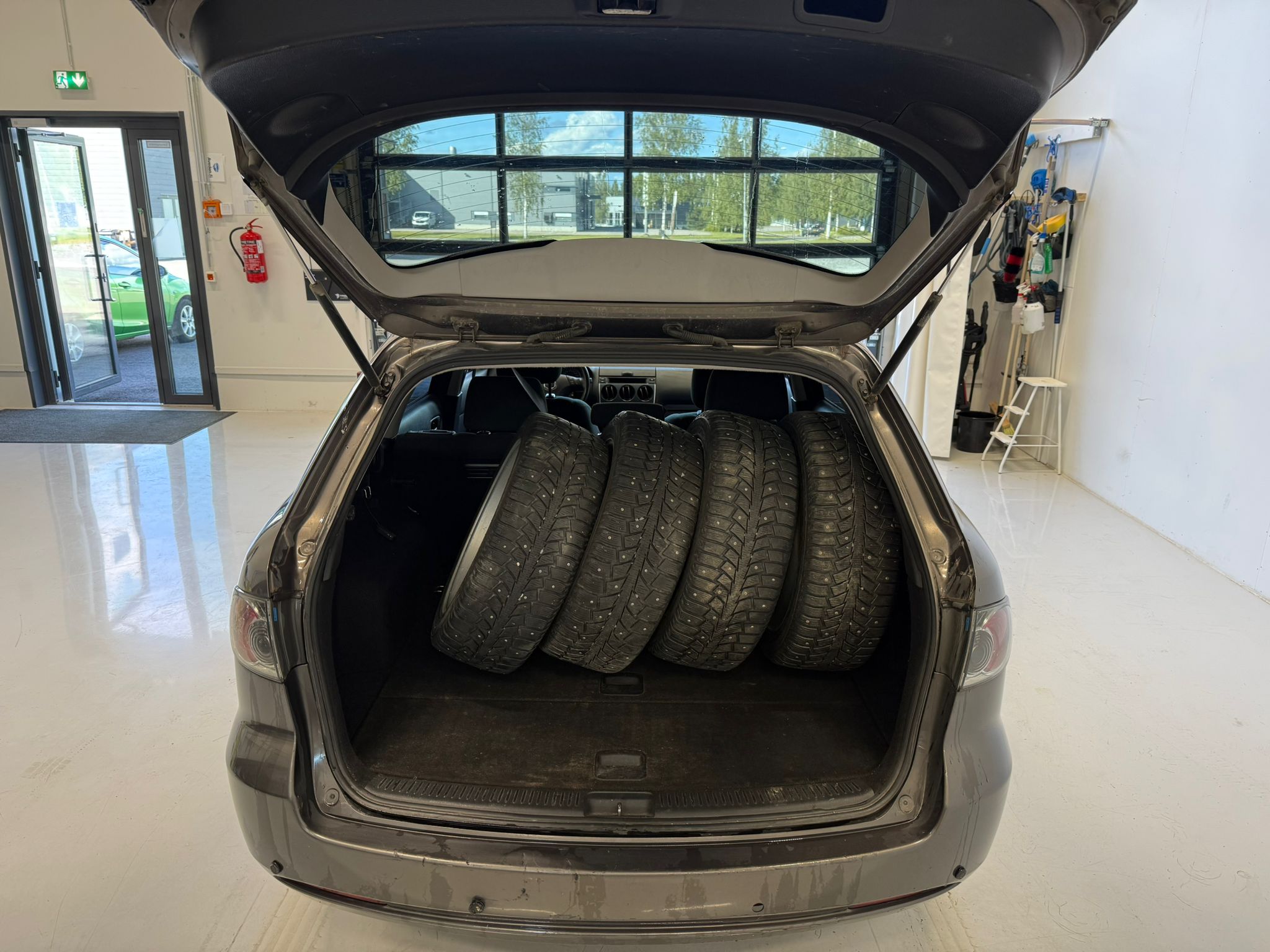 
								Mazda 6 Sport Wagon 1,8 full									