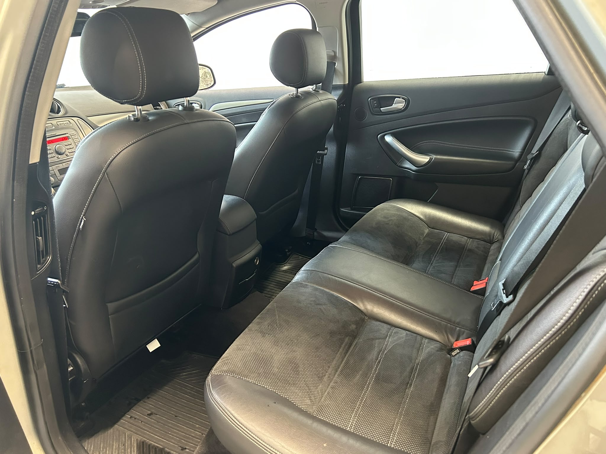 
								Ford Mondeo 2,0 TDCi 140hv DPF autom. Titanium Business A6 Wagon full									