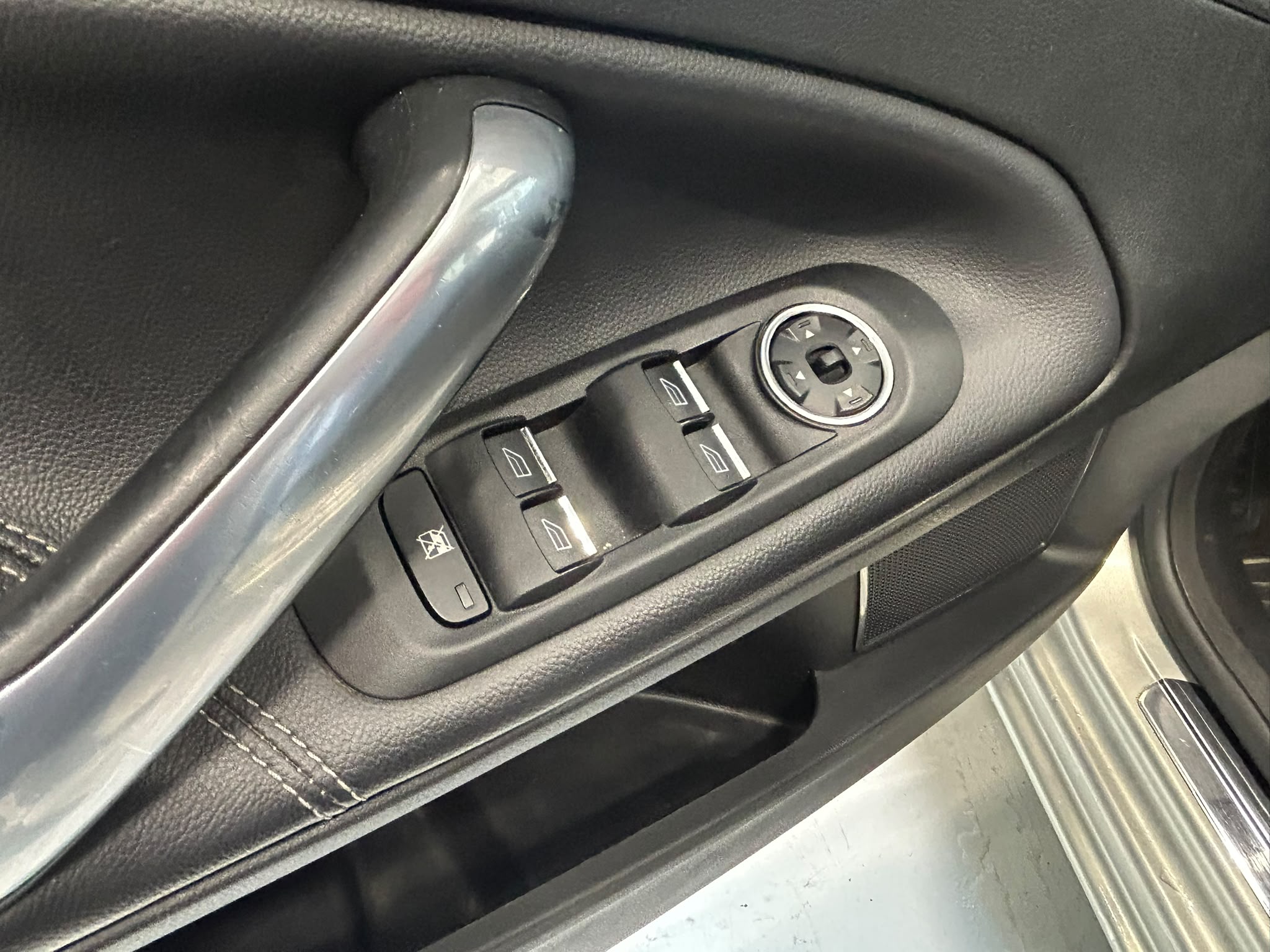 
								Ford Mondeo 2,0 TDCi 140hv DPF autom. Titanium Business A6 Wagon full									