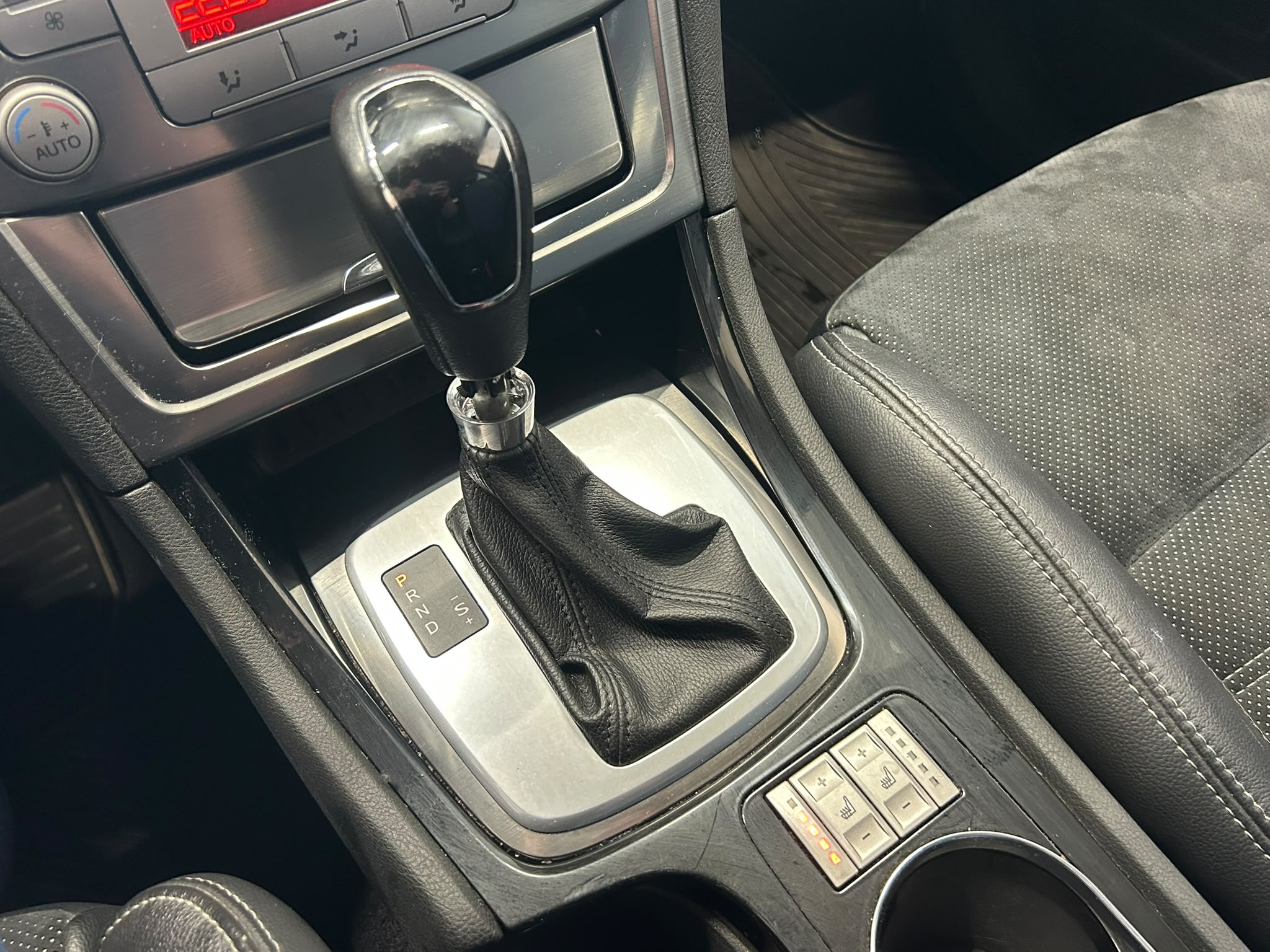 
								Ford Mondeo 2,0 TDCi 140hv DPF autom. Titanium Business A6 Wagon full									