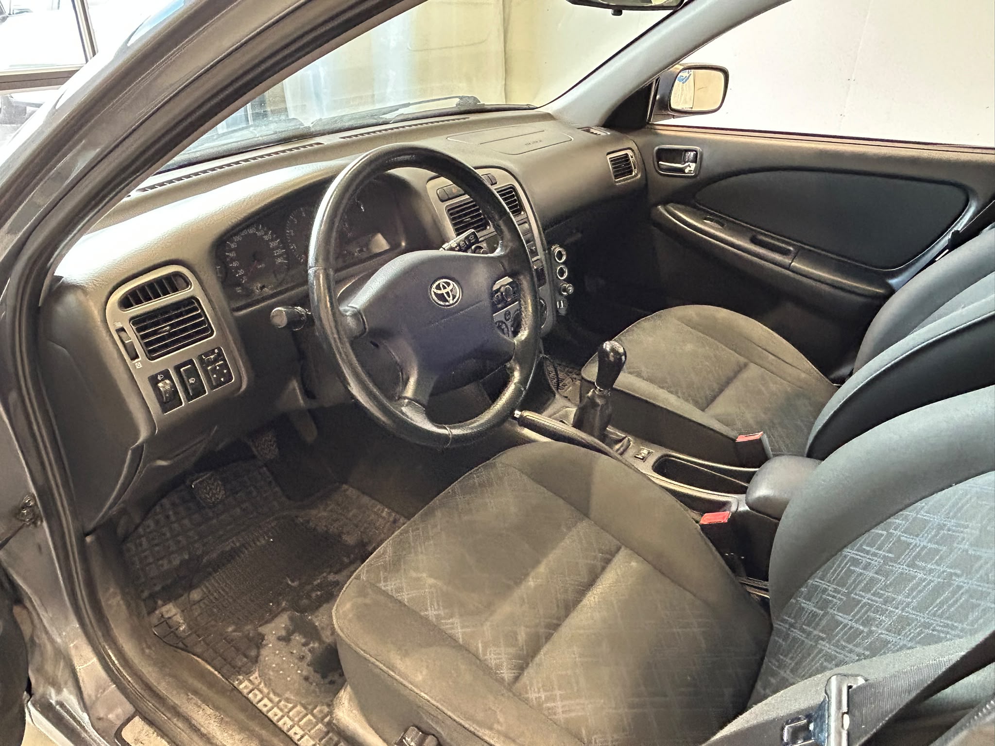 
								Toyota Avensis Liftback 1.8 VVT-i full									