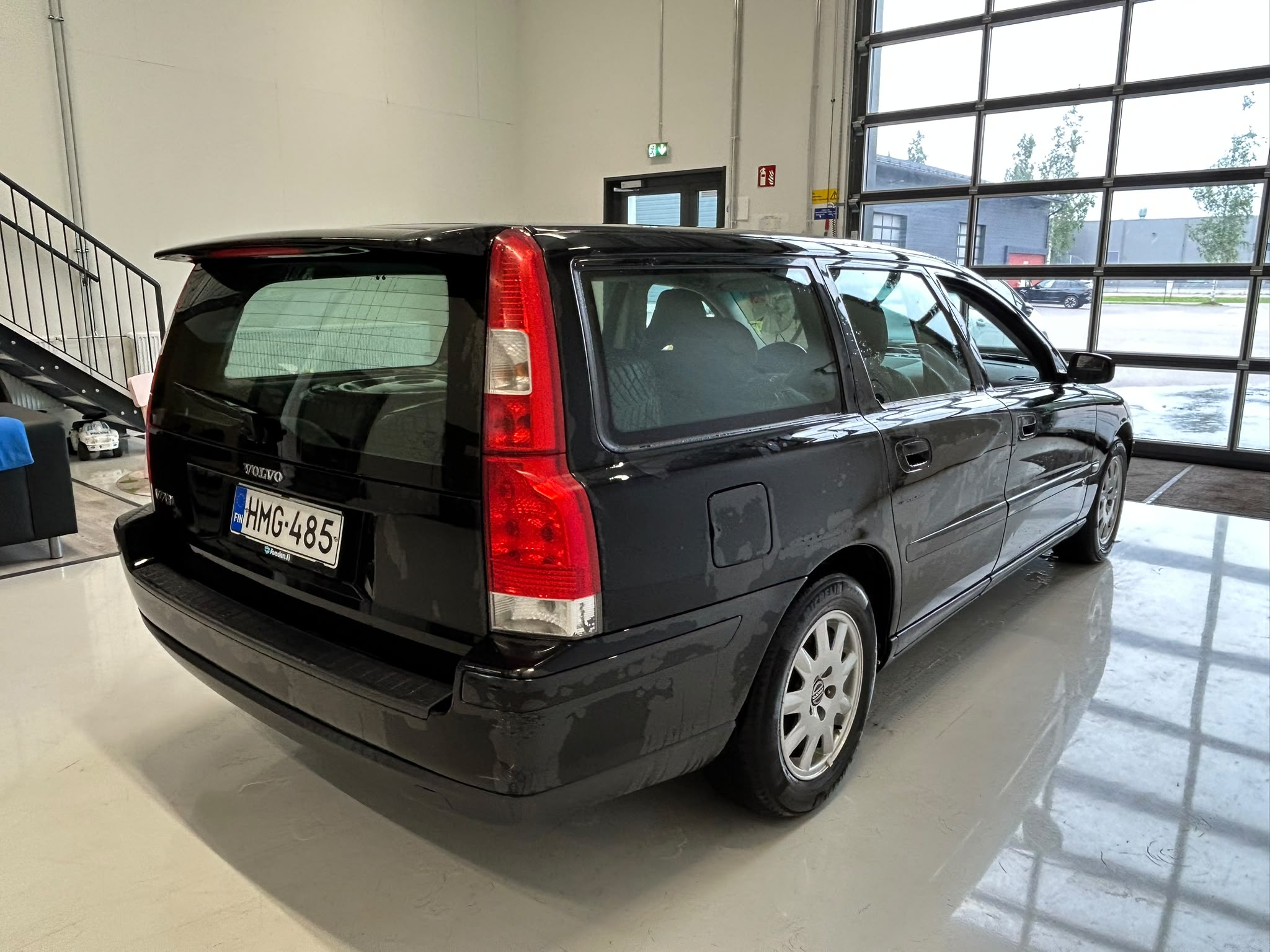 
								Volvo V70 2,4 170 hv kinetic aut full									