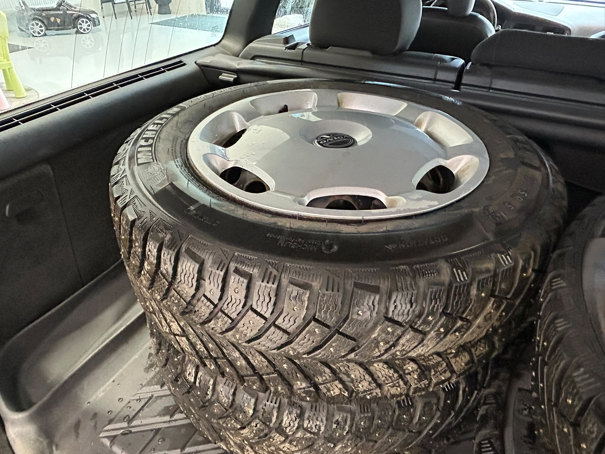 
								Volvo V70 2,4 170 hv kinetic aut full									