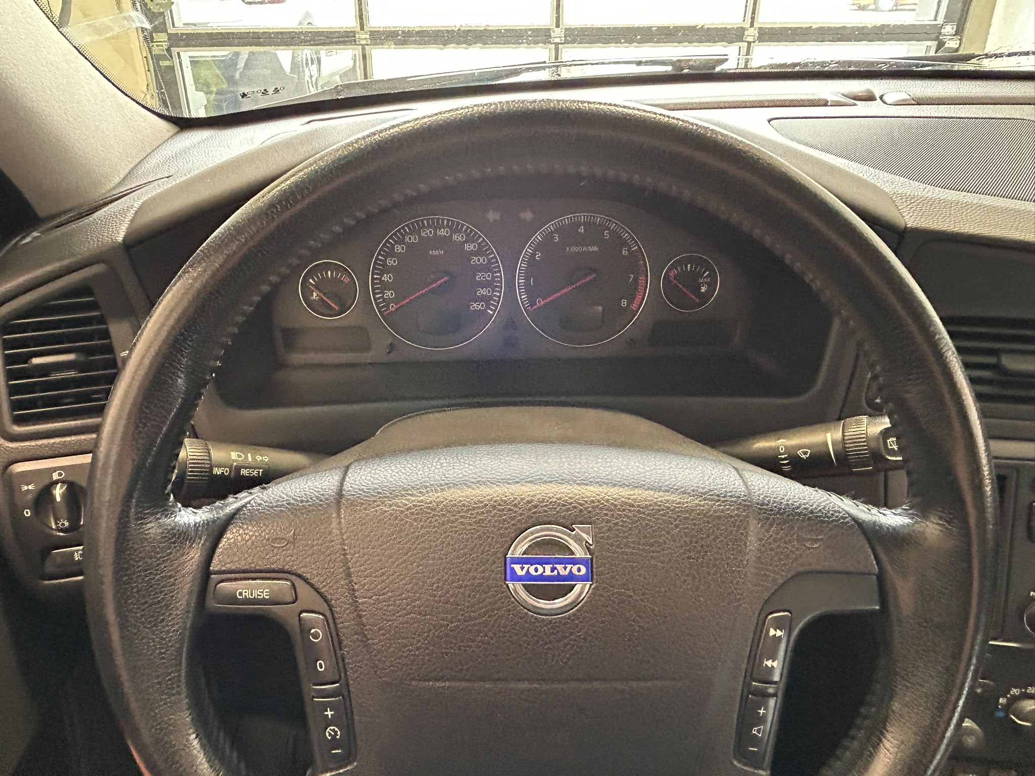 
								Volvo V70 2,4 170 hv kinetic aut full									