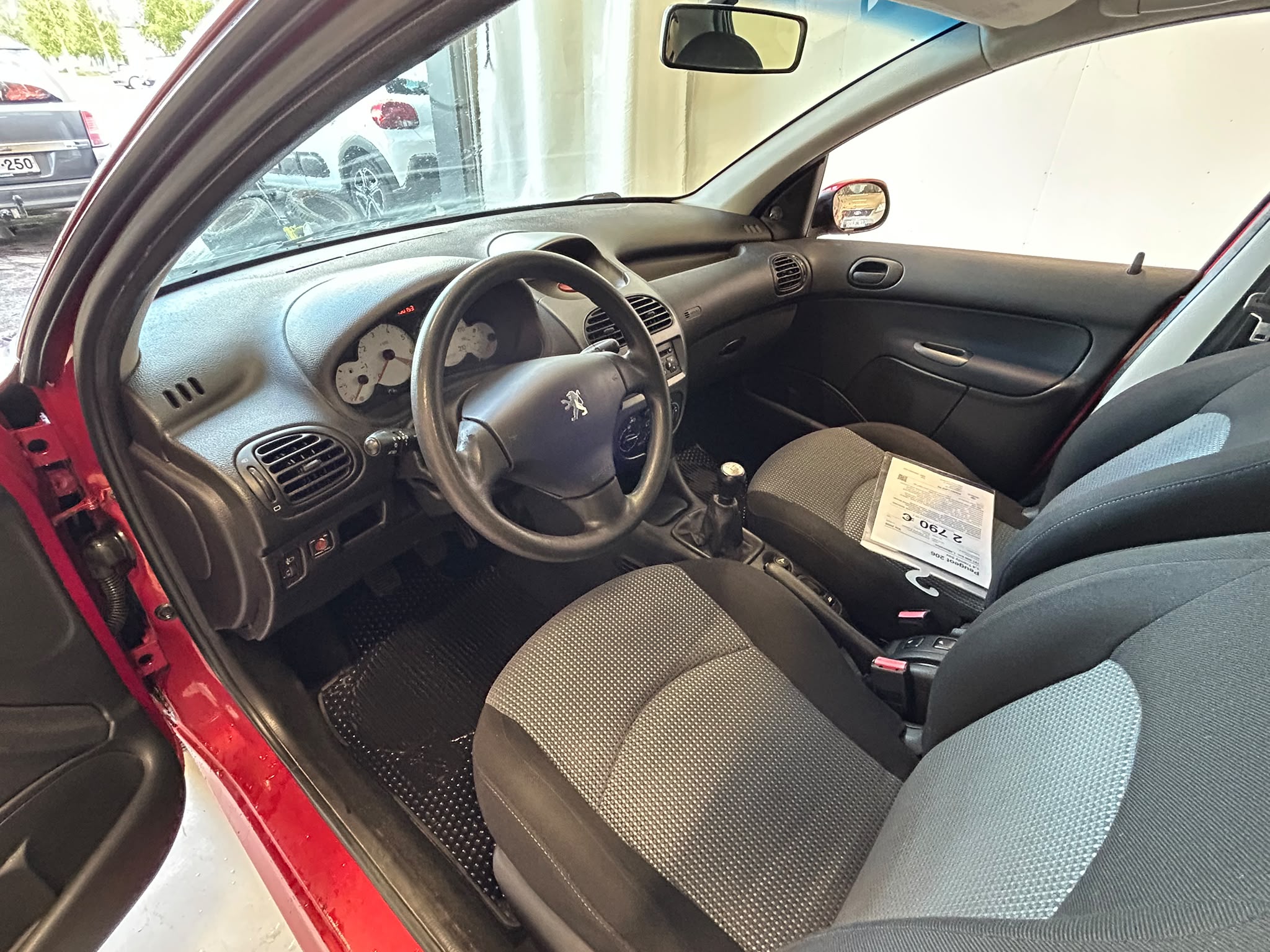 
								Peugeot 206 1,4 Trendy 5ov full									