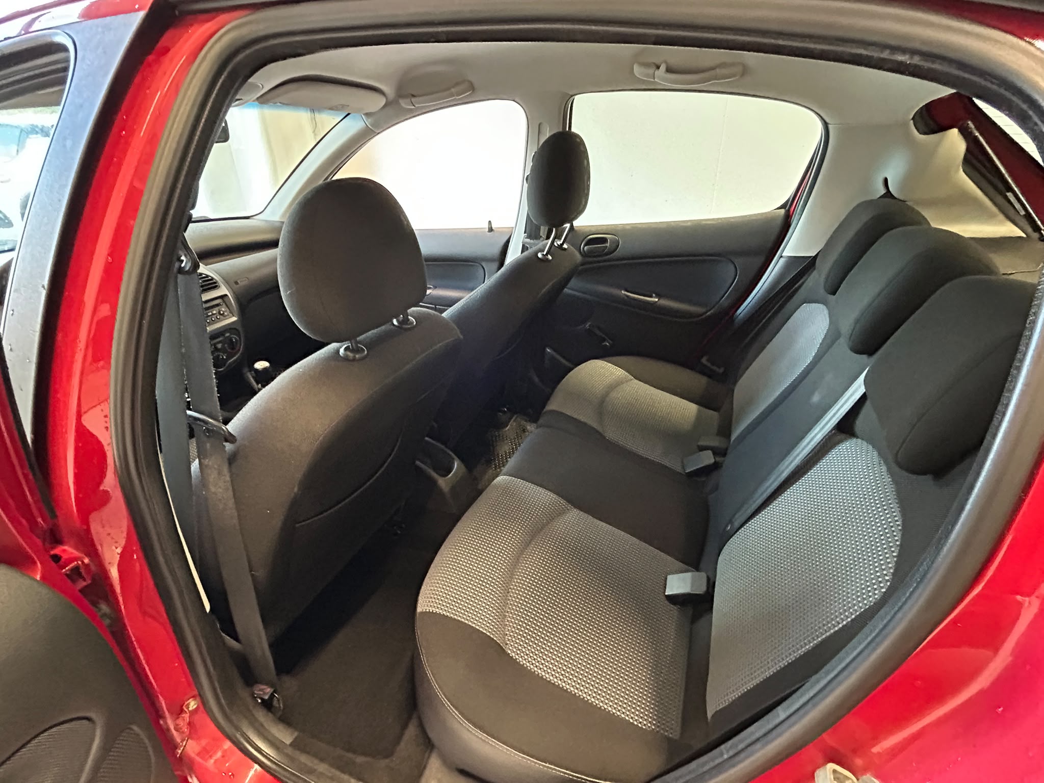 
								Peugeot 206 1,4 Trendy 5ov full									