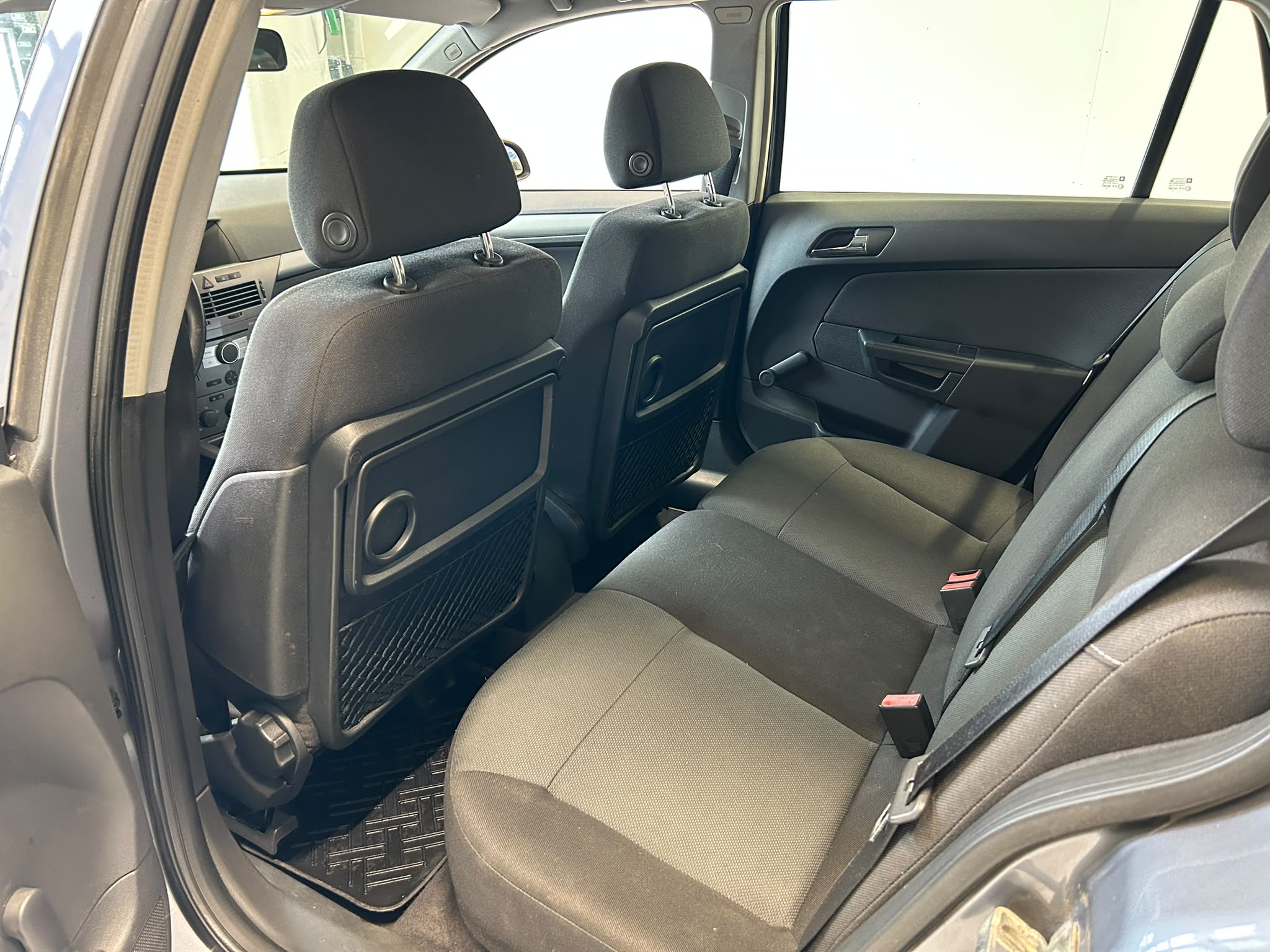 
								Opel 5D Astra STW 1.6 full									