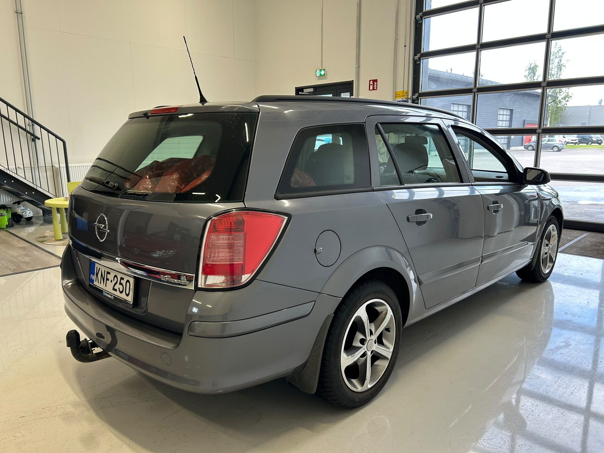 
								Opel 5D Astra STW 1.6 full									