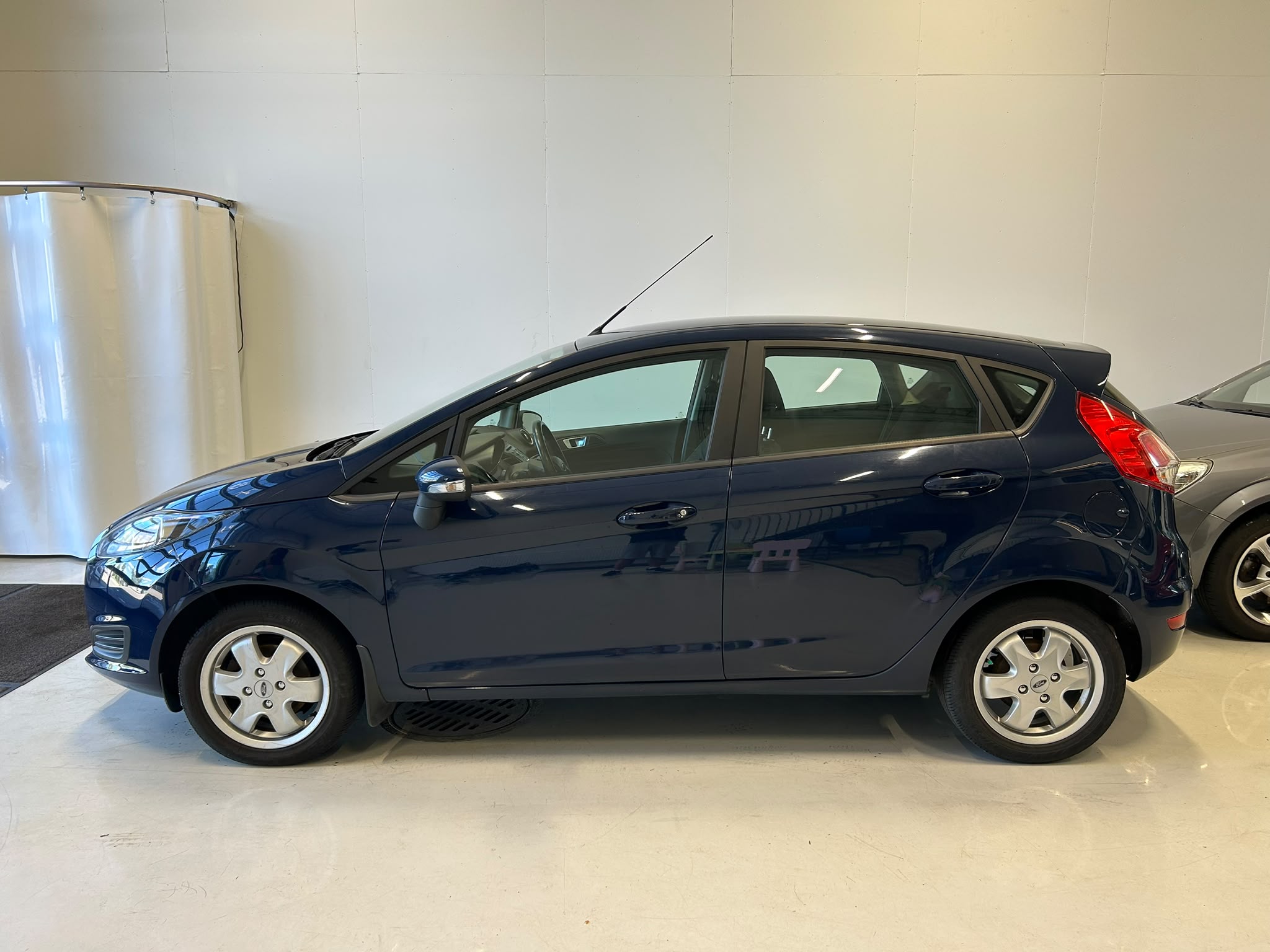 
								Ford Fiesta 1,0 80hv Start/Stop M5 Trend 5-ovinen full									