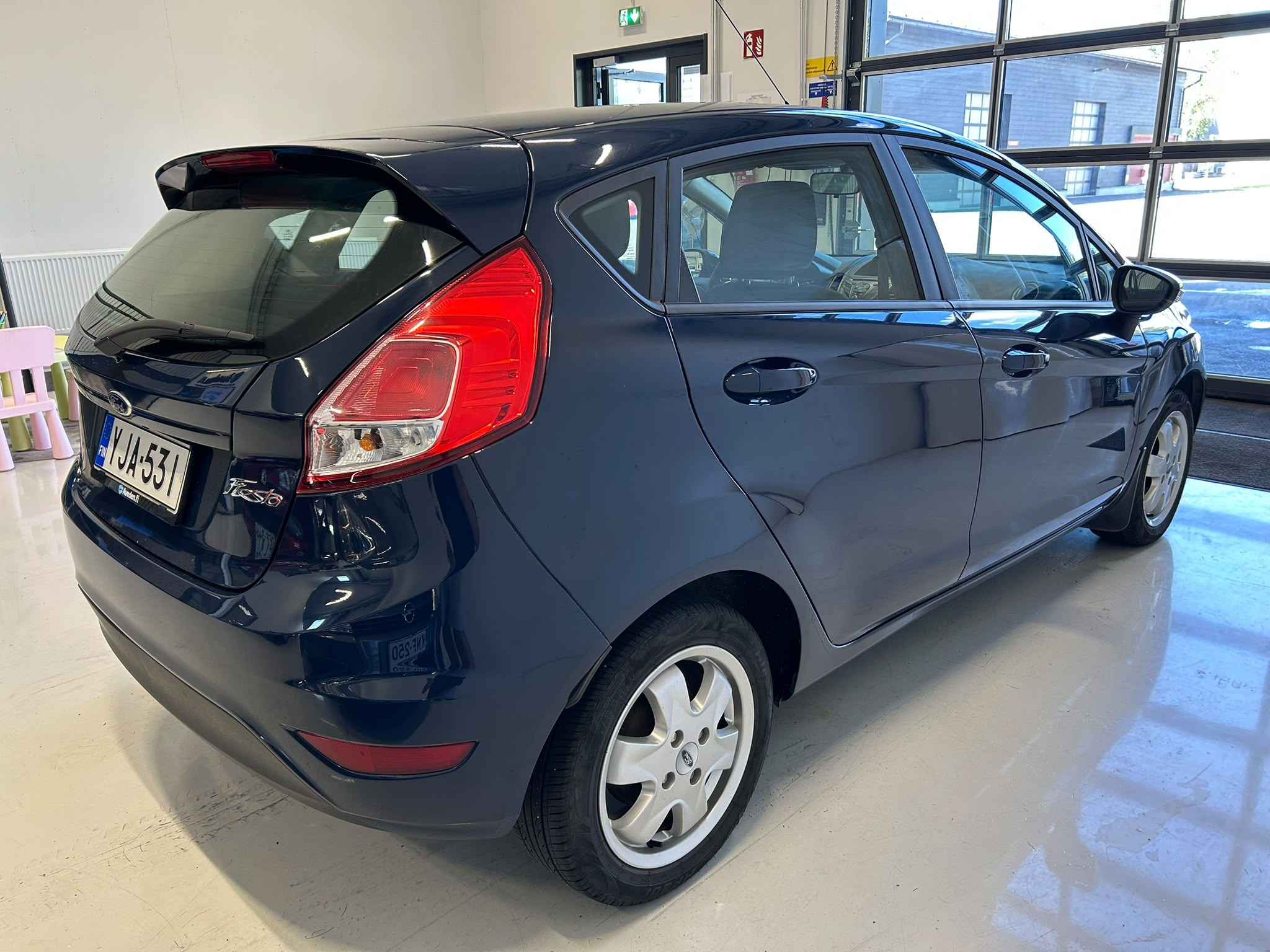 
								Ford Fiesta 1,0 80hv Start/Stop M5 Trend 5-ovinen full									
