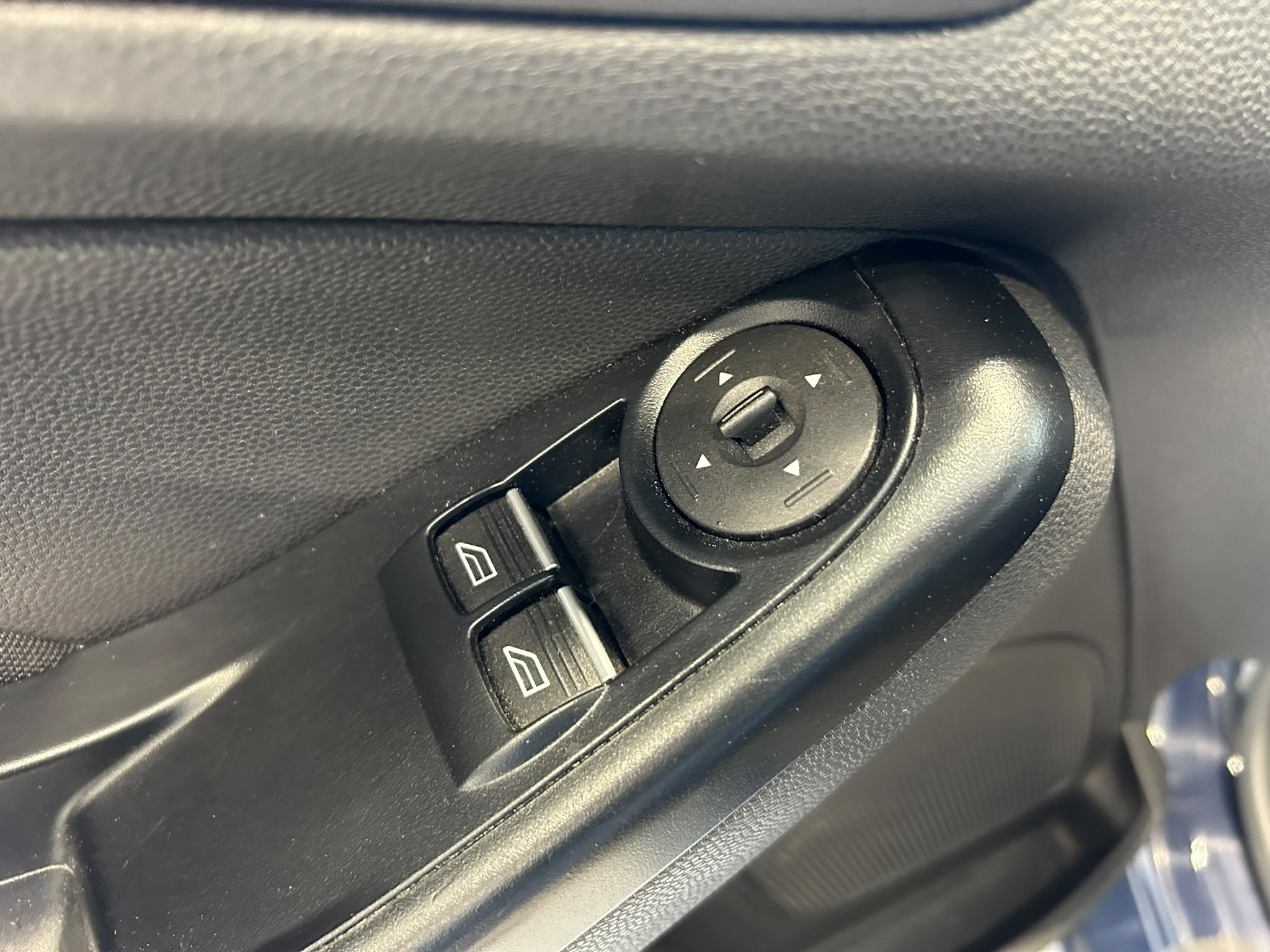 
								Ford Fiesta 1,0 80hv Start/Stop M5 Trend 5-ovinen full									