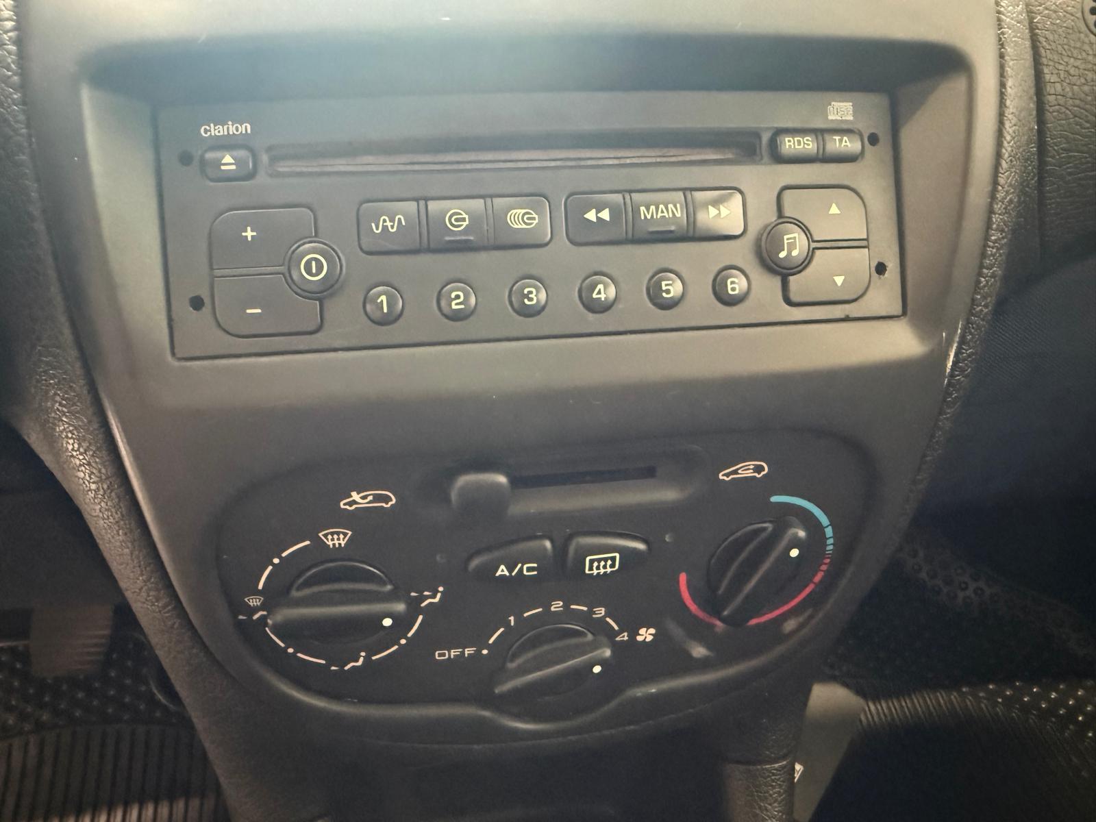 
								Peugeot 206 1,4 XR 3ov full									