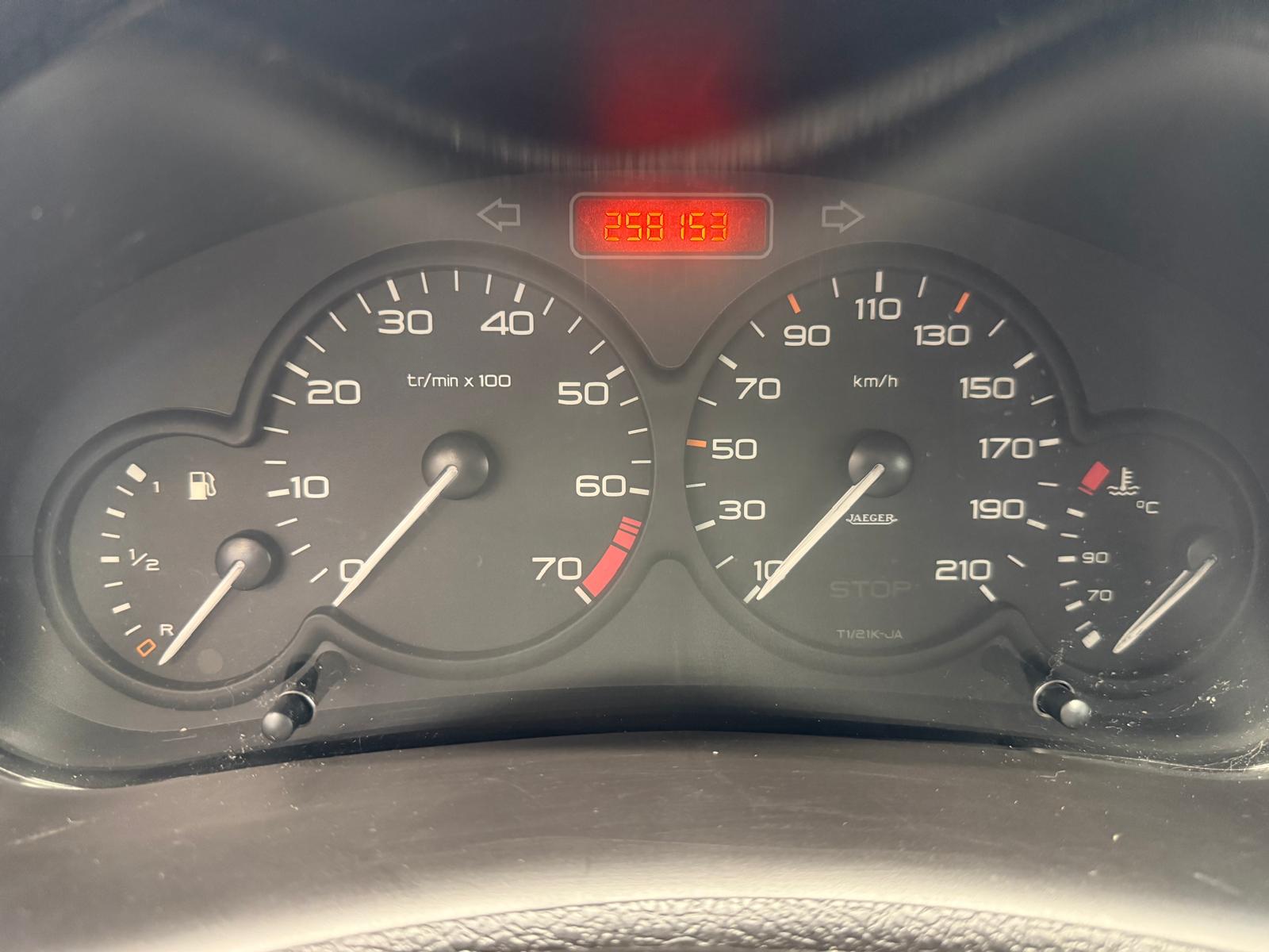 
								Peugeot 206 1,4 XR 3ov full									