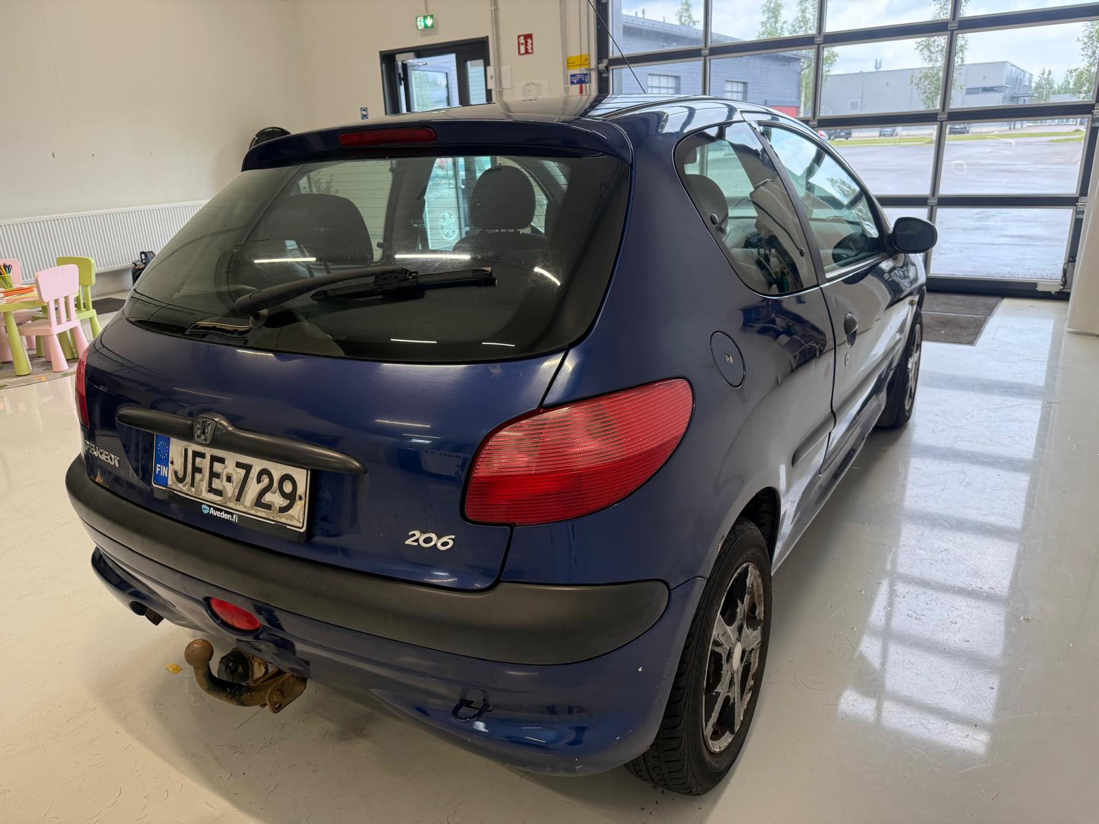 
								Peugeot 206 1,4 XR 3ov full									