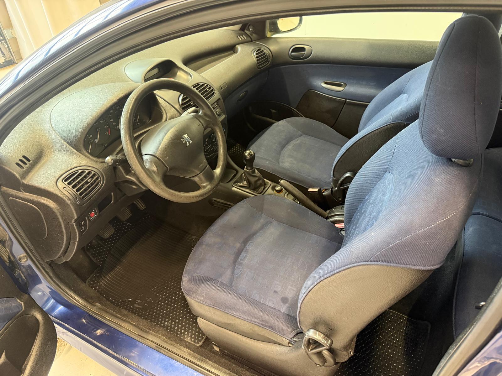 
								Peugeot 206 1,4 XR 3ov full									