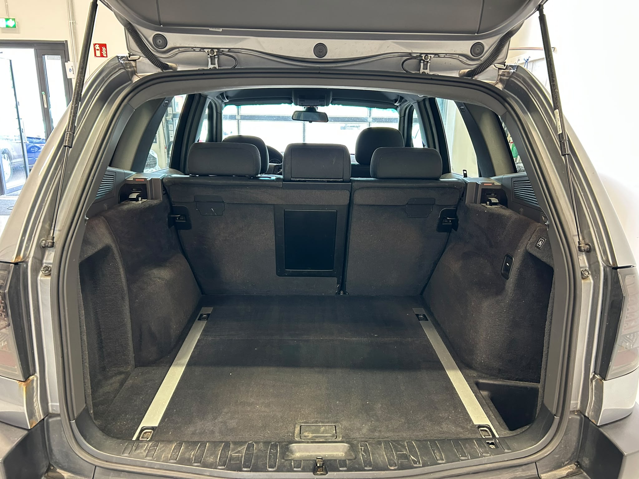 
								BMW X3 (E83) 3.0 i xDrive full									