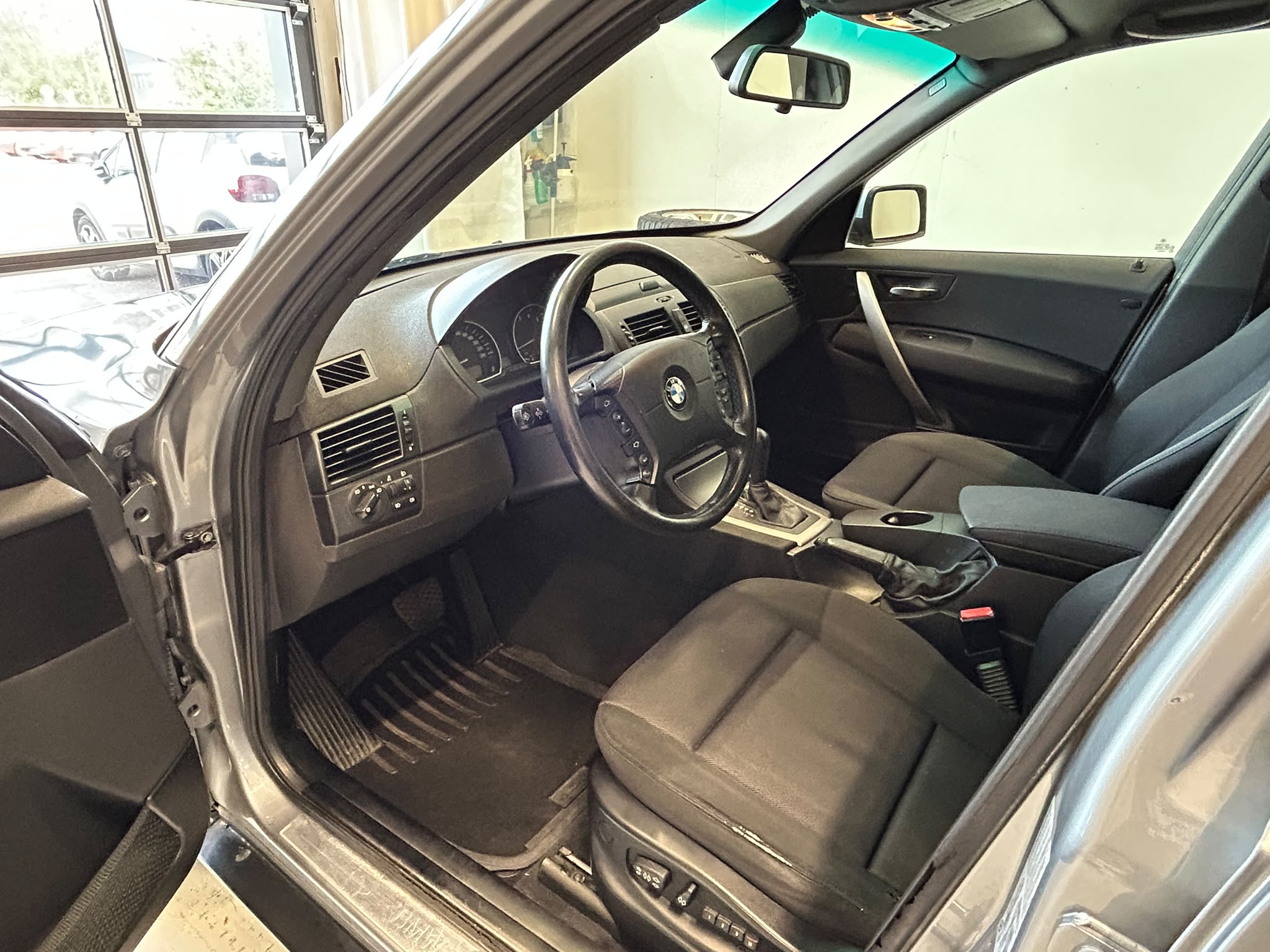 
								BMW X3 (E83) 3.0 i xDrive full									